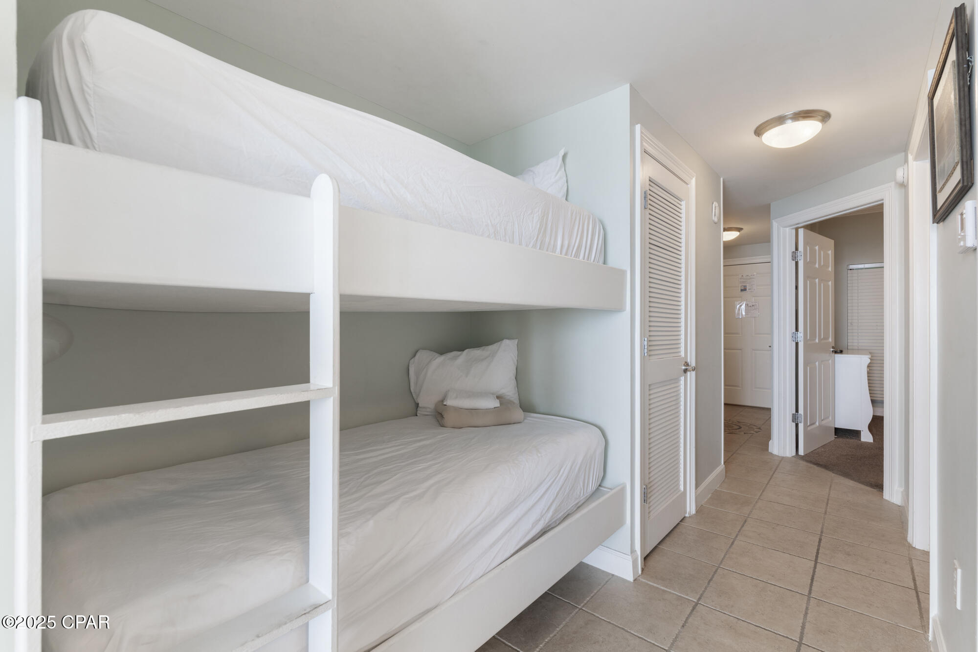 Listing photo id 17 for 9450 Thomas Drive 507d