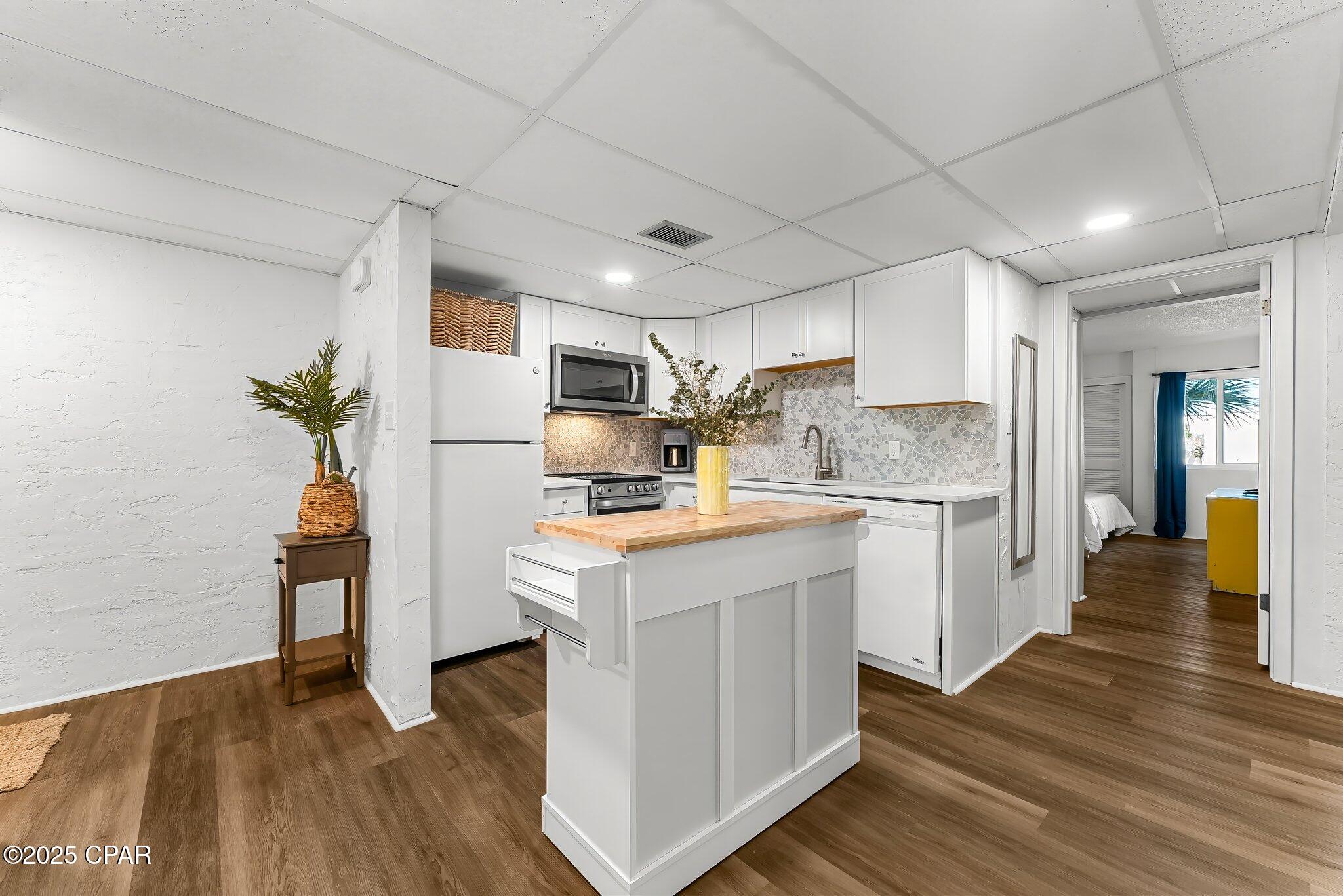 Image 6 For 8727 Thomas Drive C38