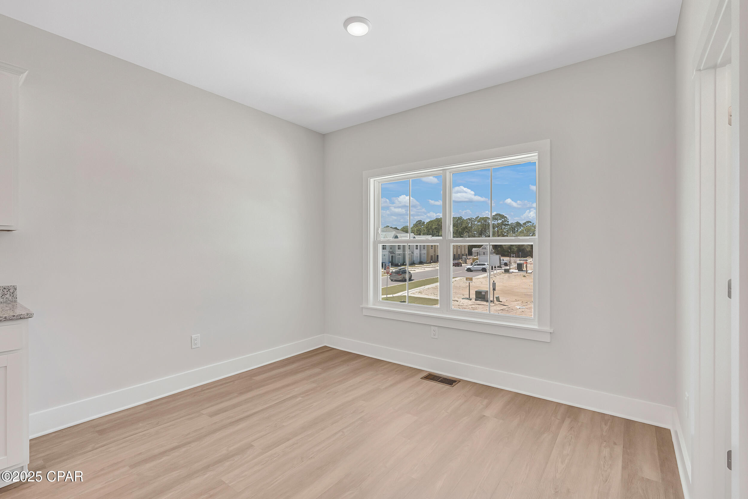 Image 12 For 302 Lapis Lane 175