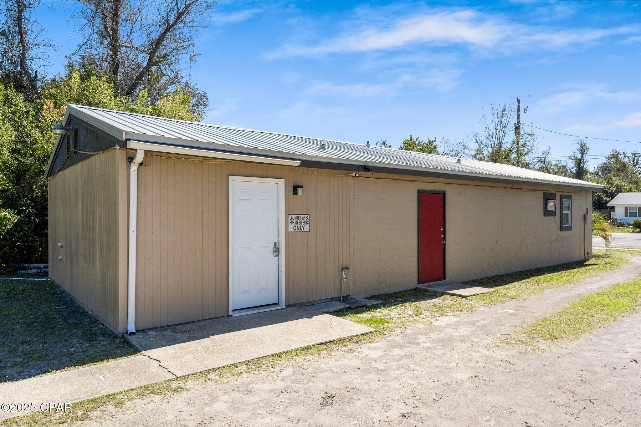 Listing photo id 5 for 3510 St John Street