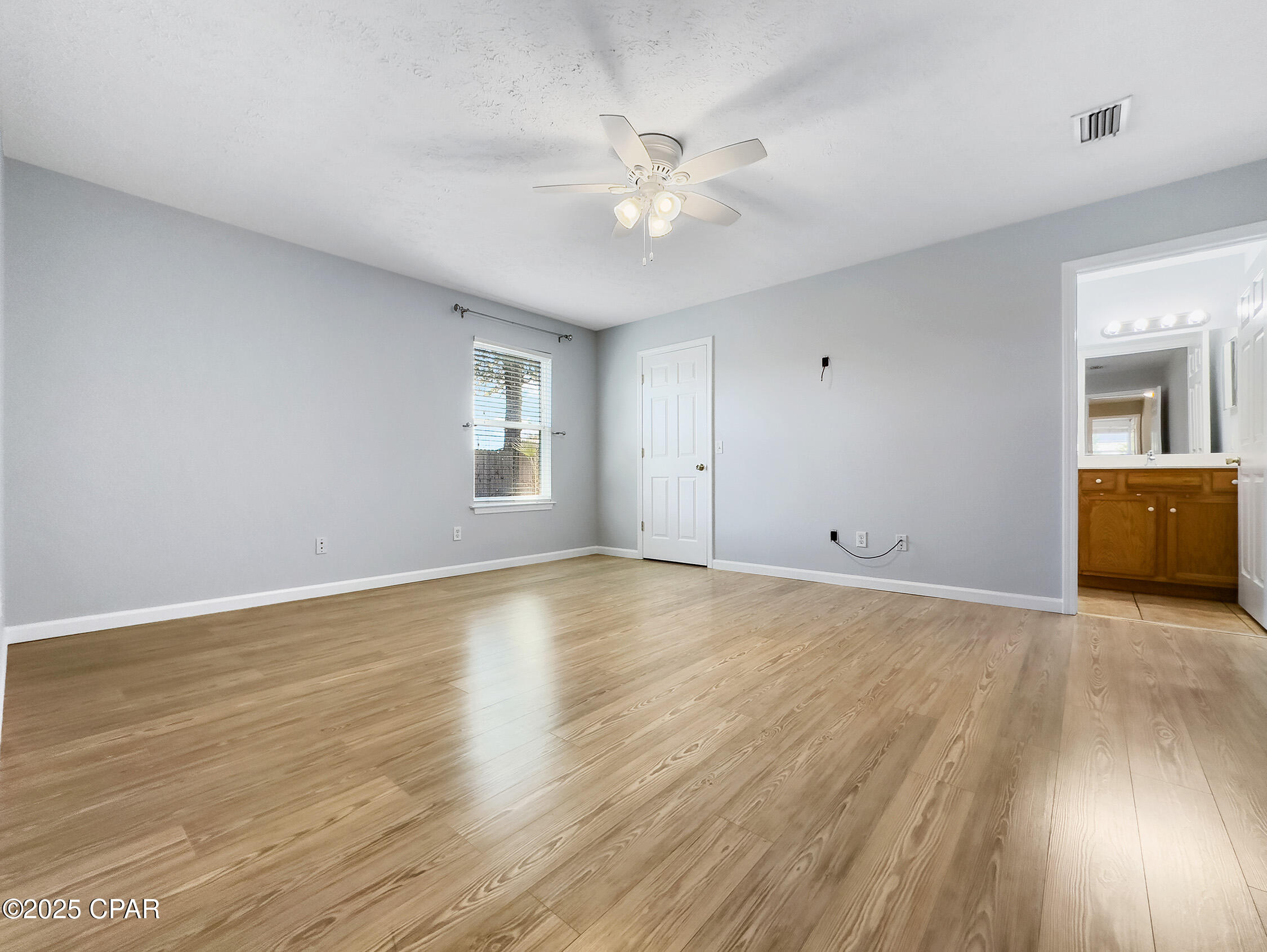 Listing photo id 11 for 5112 Kendrick Street