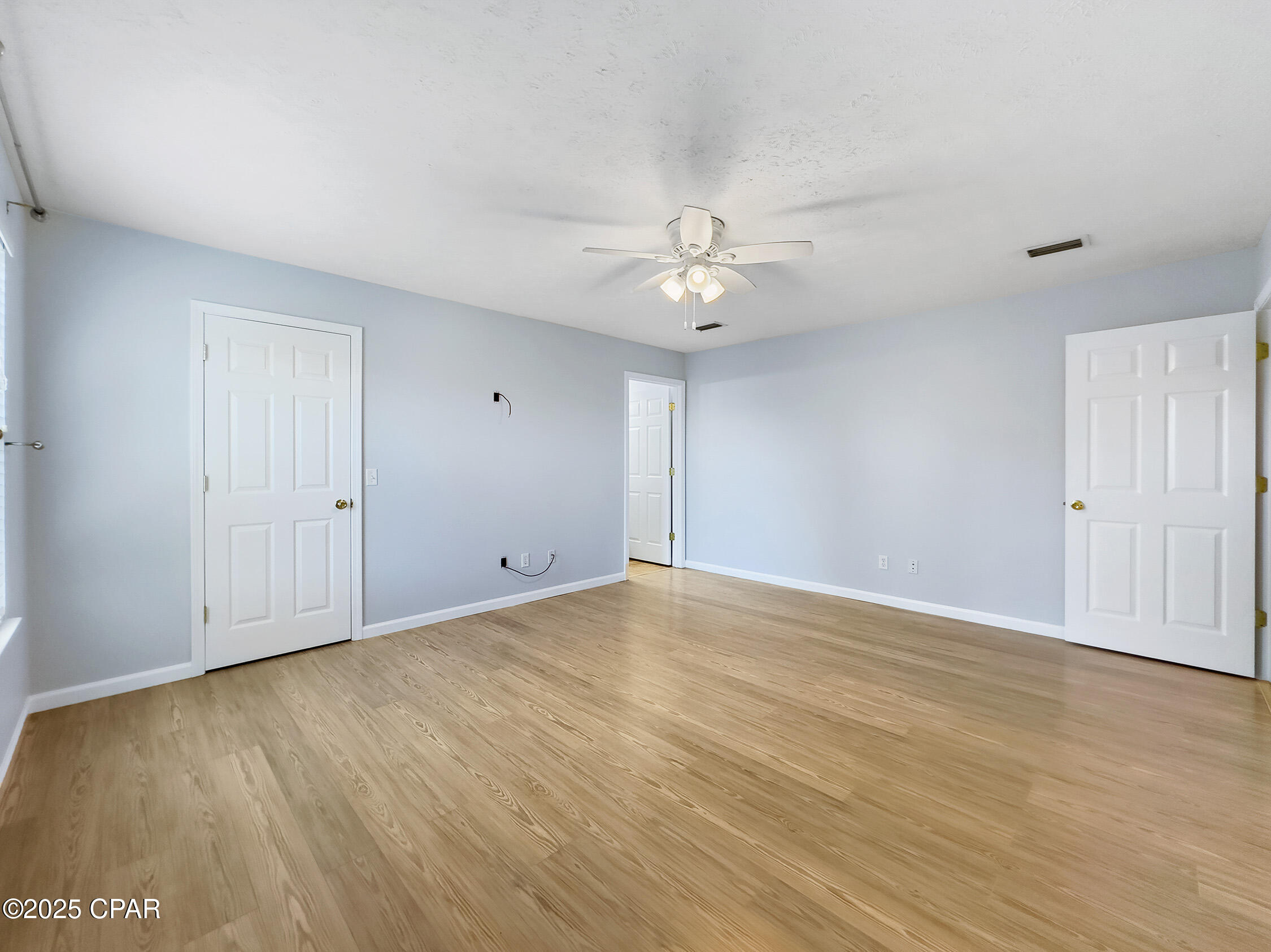 Listing photo id 12 for 5112 Kendrick Street