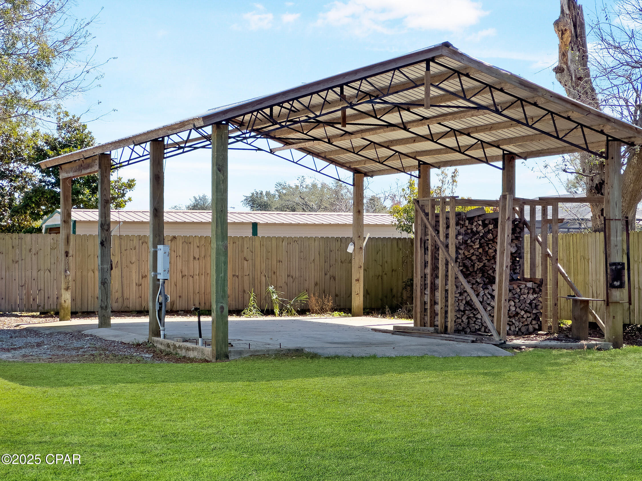 Listing photo id 25 for 5112 Kendrick Street