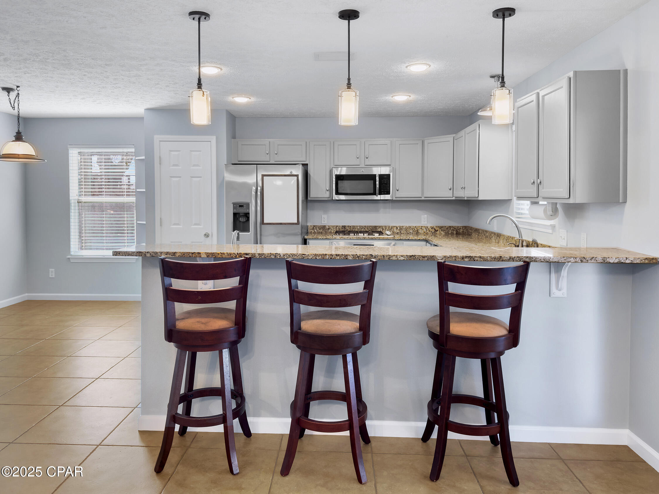 Listing photo id 5 for 5112 Kendrick Street