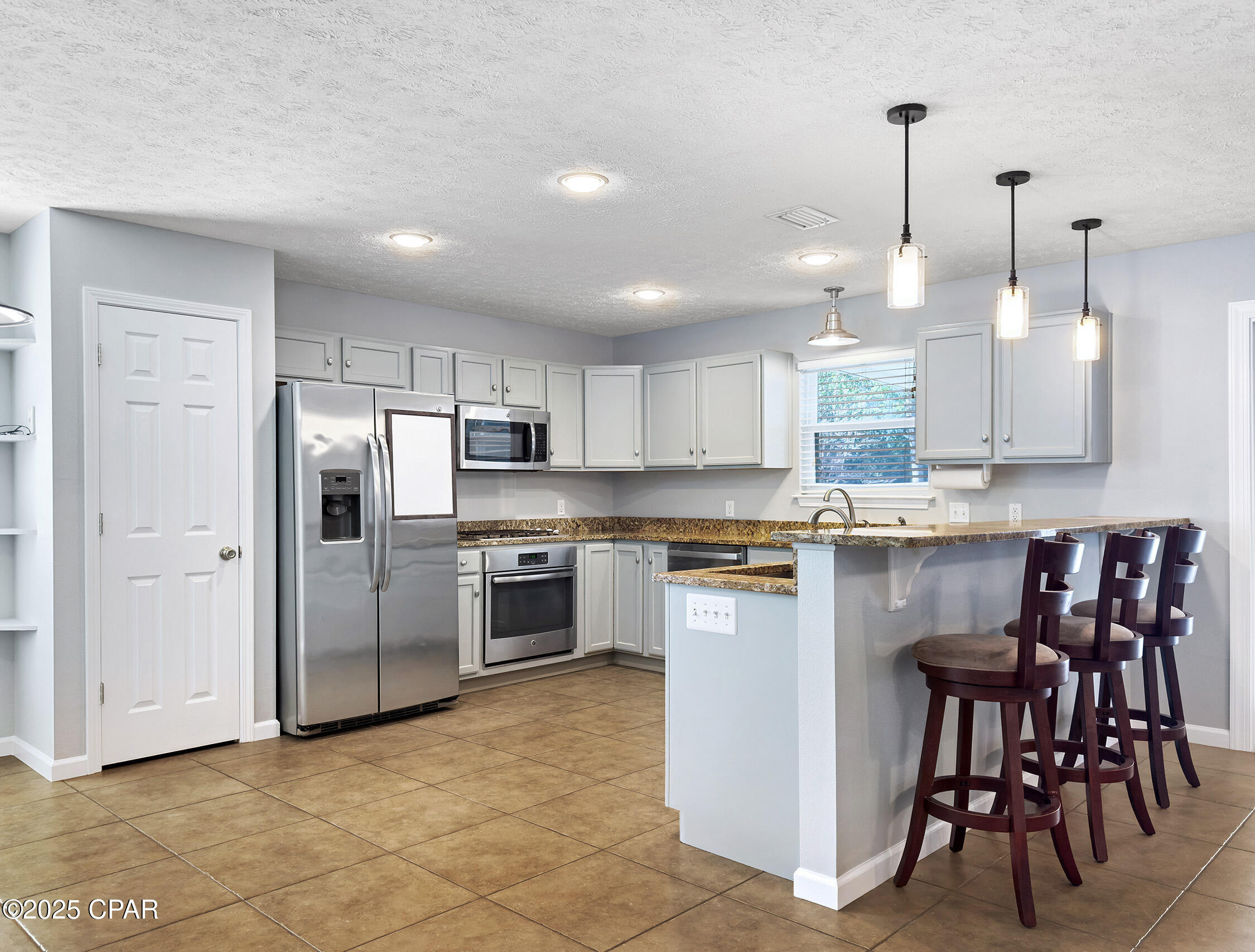 Listing photo id 6 for 5112 Kendrick Street