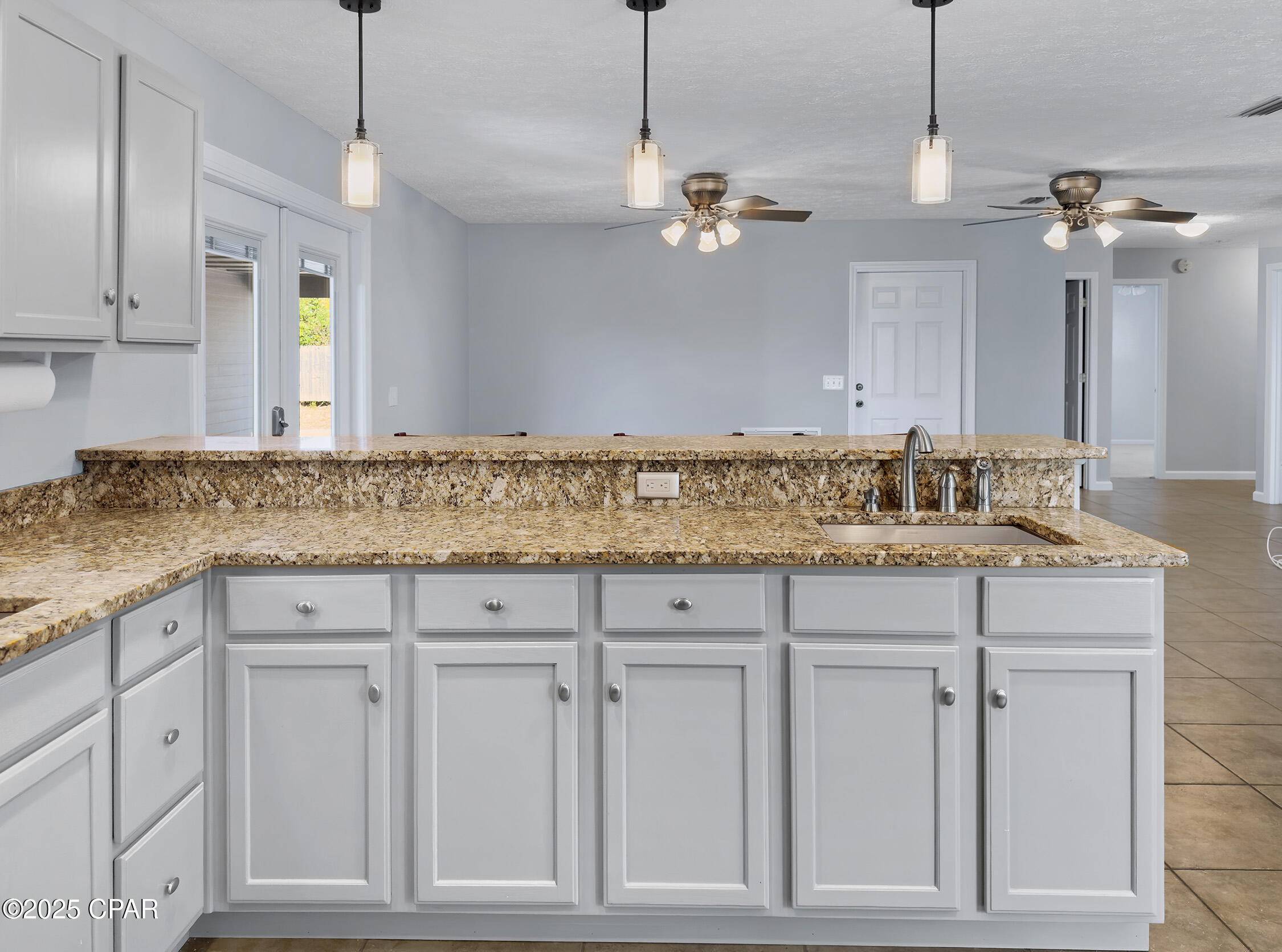 Listing photo id 8 for 5112 Kendrick Street