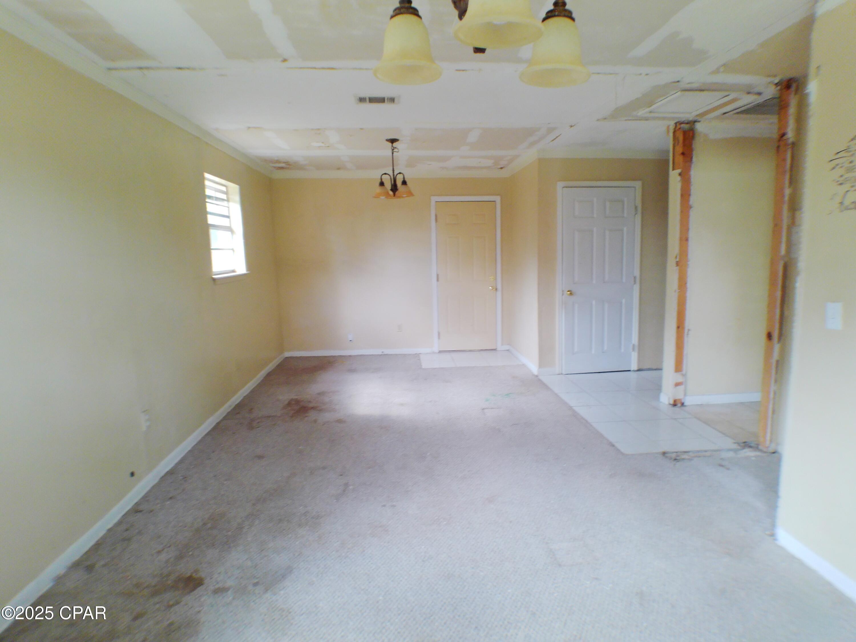 Listing photo id 12 for 5747 Timberlane Road