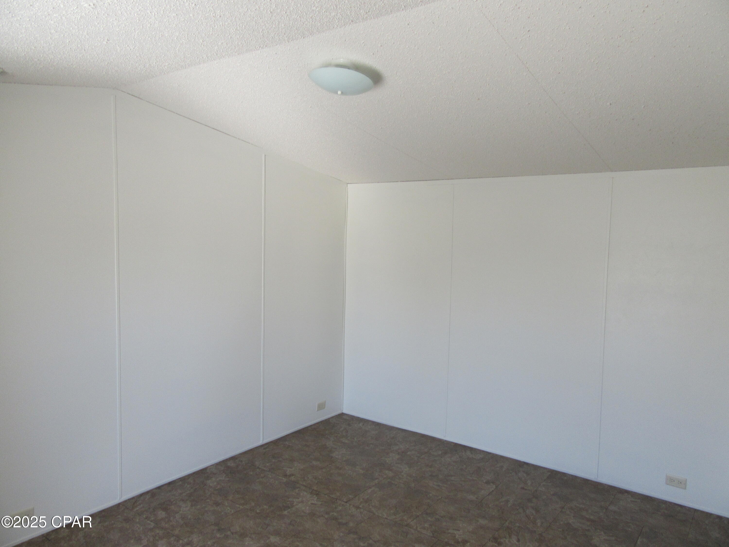 Image 12 For 102 Sims Avenue #4