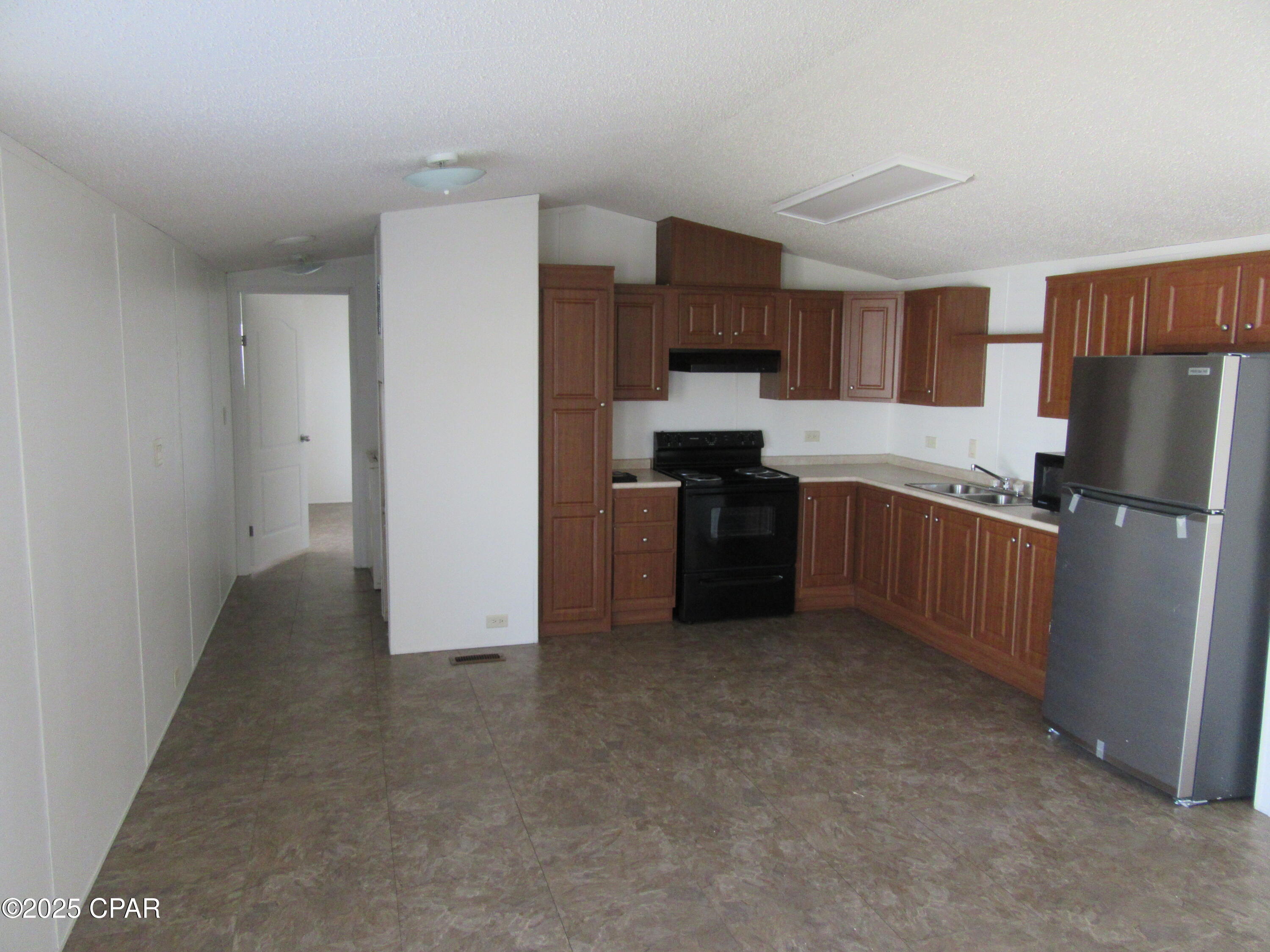 Image 3 For 102 Sims Avenue #4