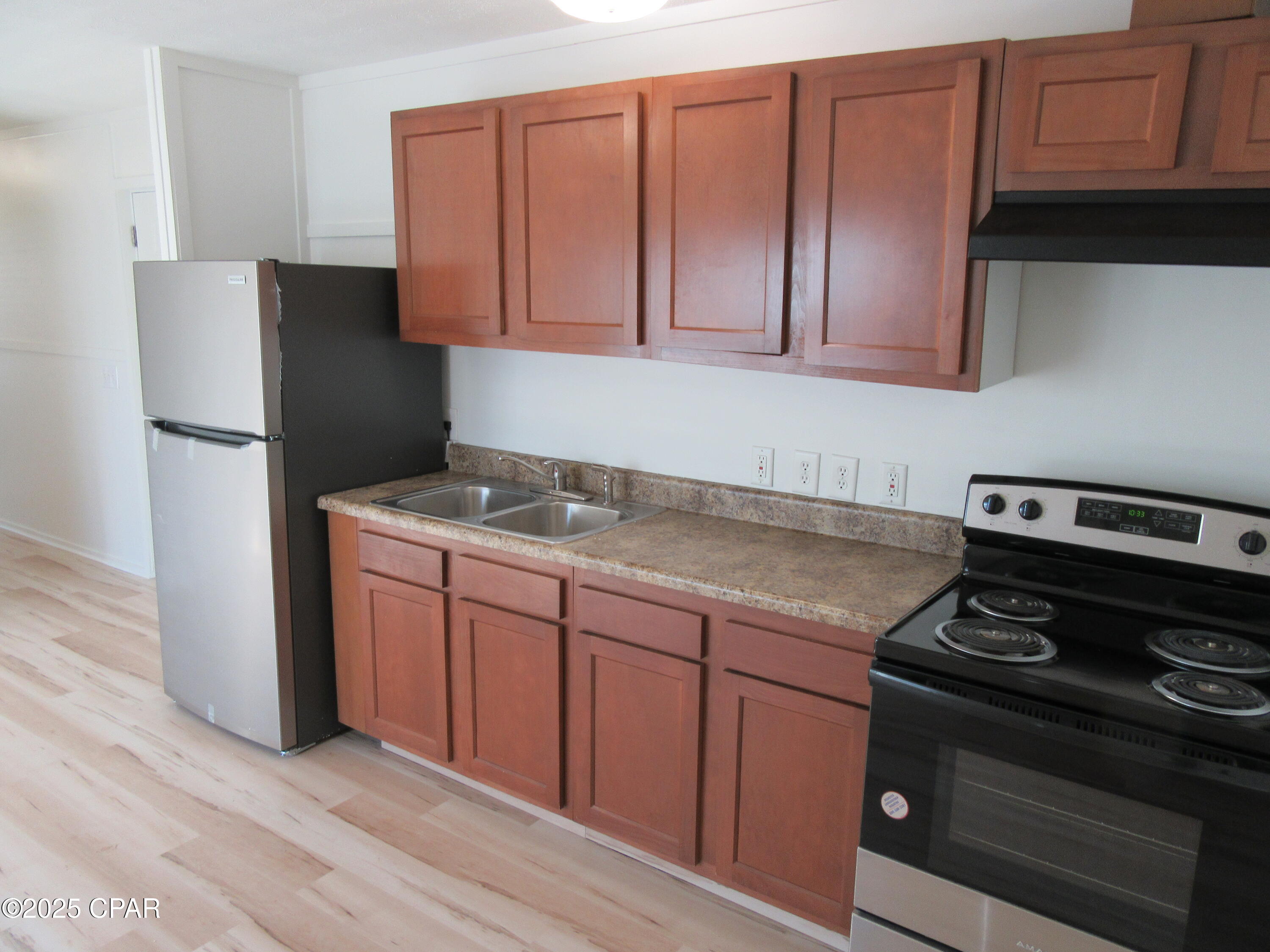 Image 6 For 102 Sims Avenue #1
