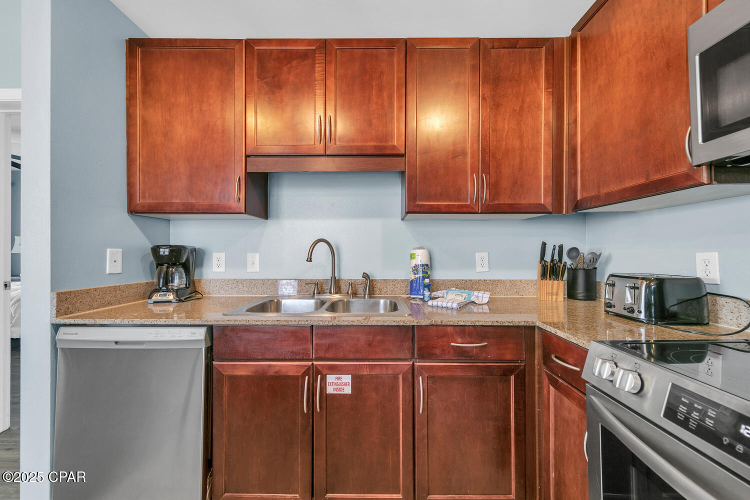 Image 6 For 9902 Thomas Drive 838