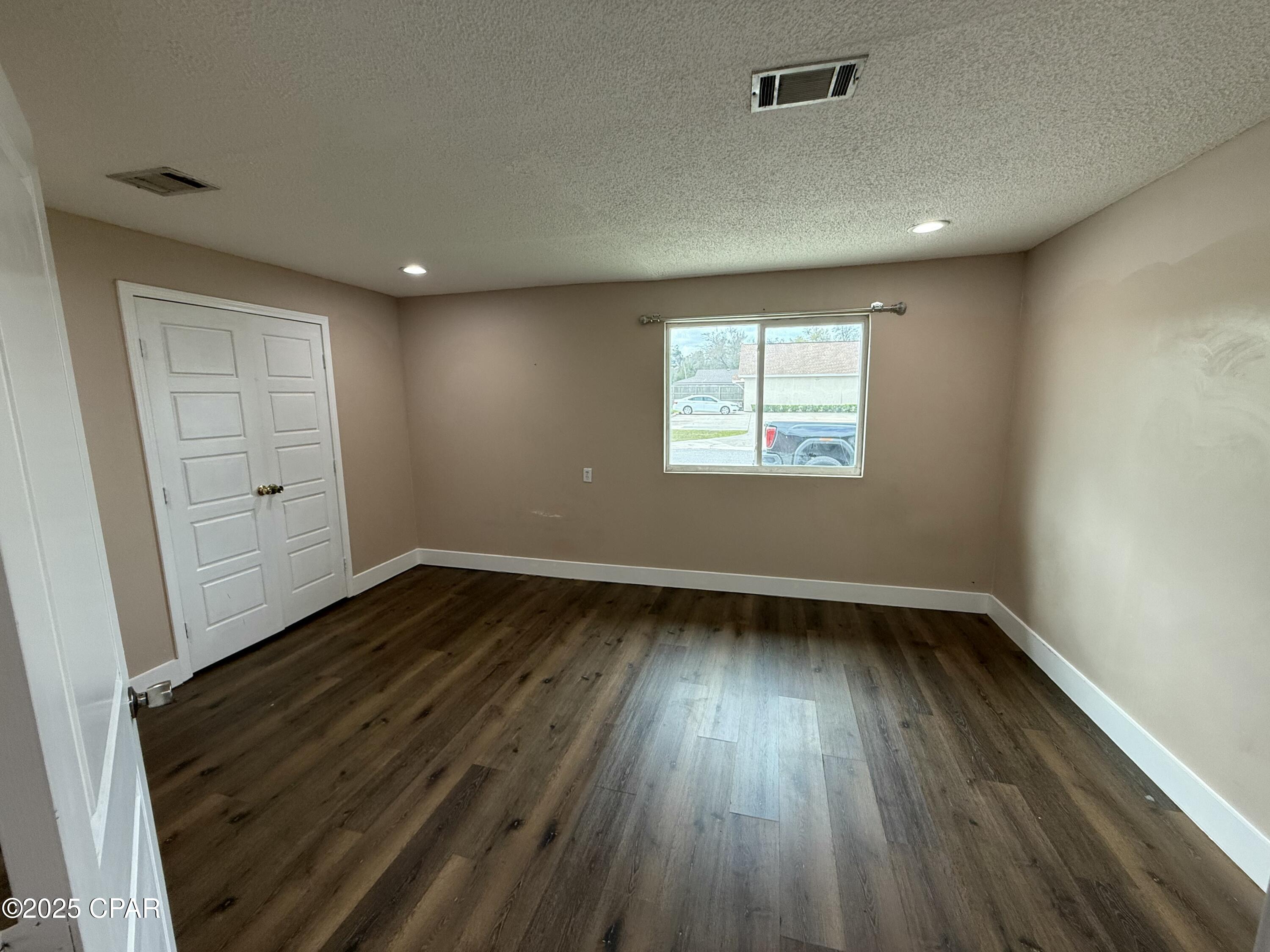 Image 2 For 816 East  