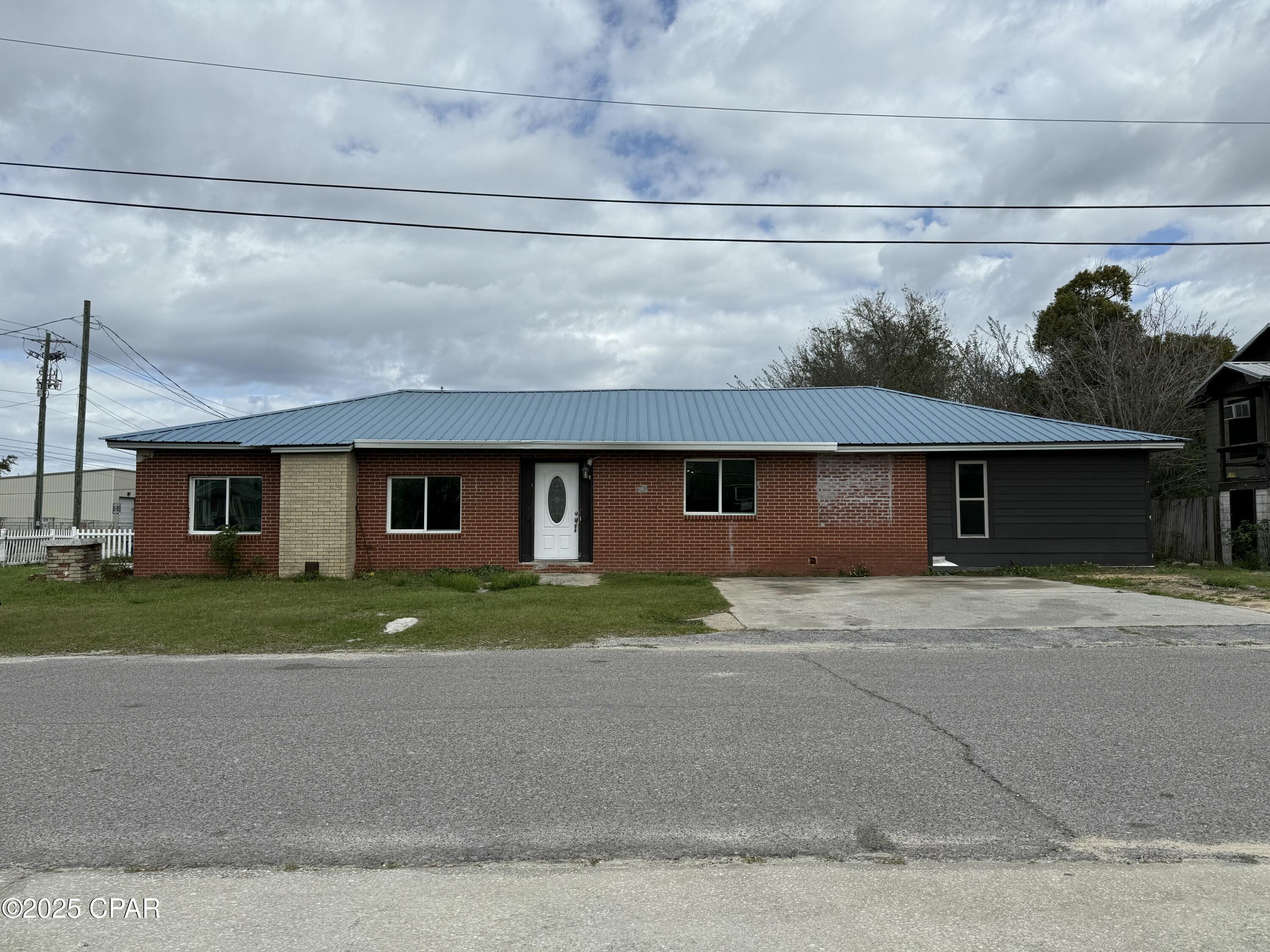 Image 5 For 816 East  