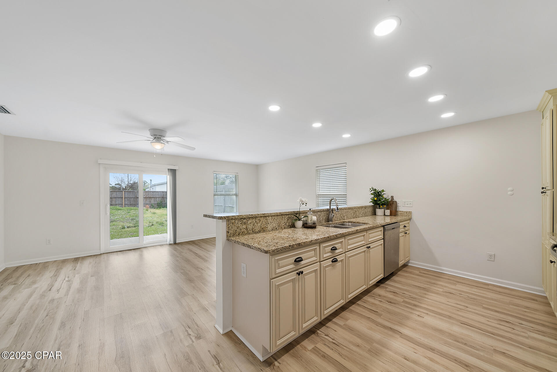Image 4 For 2512 Shady Oak Court A&b