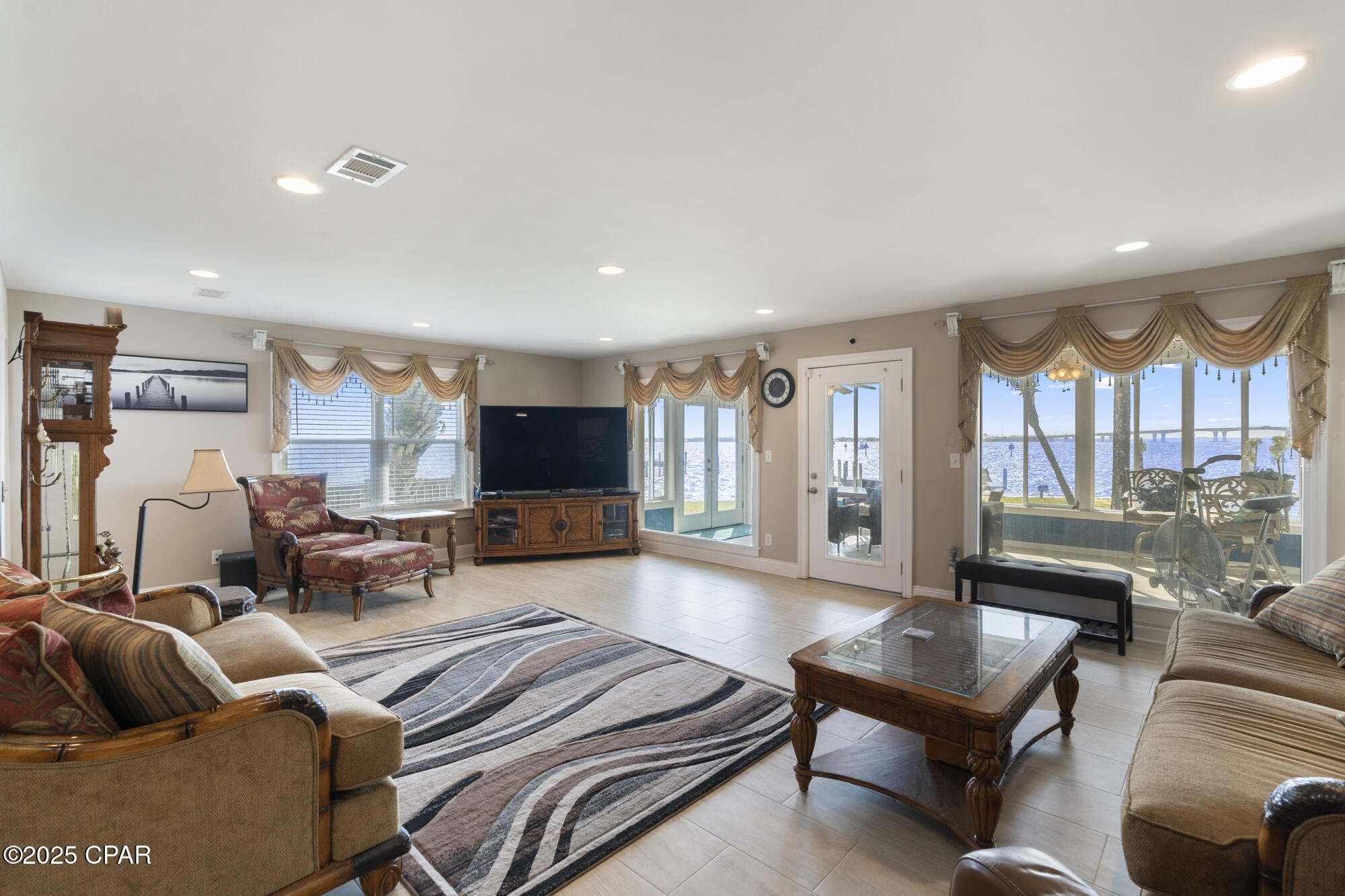 Image 6 For 1039 Bay Circle