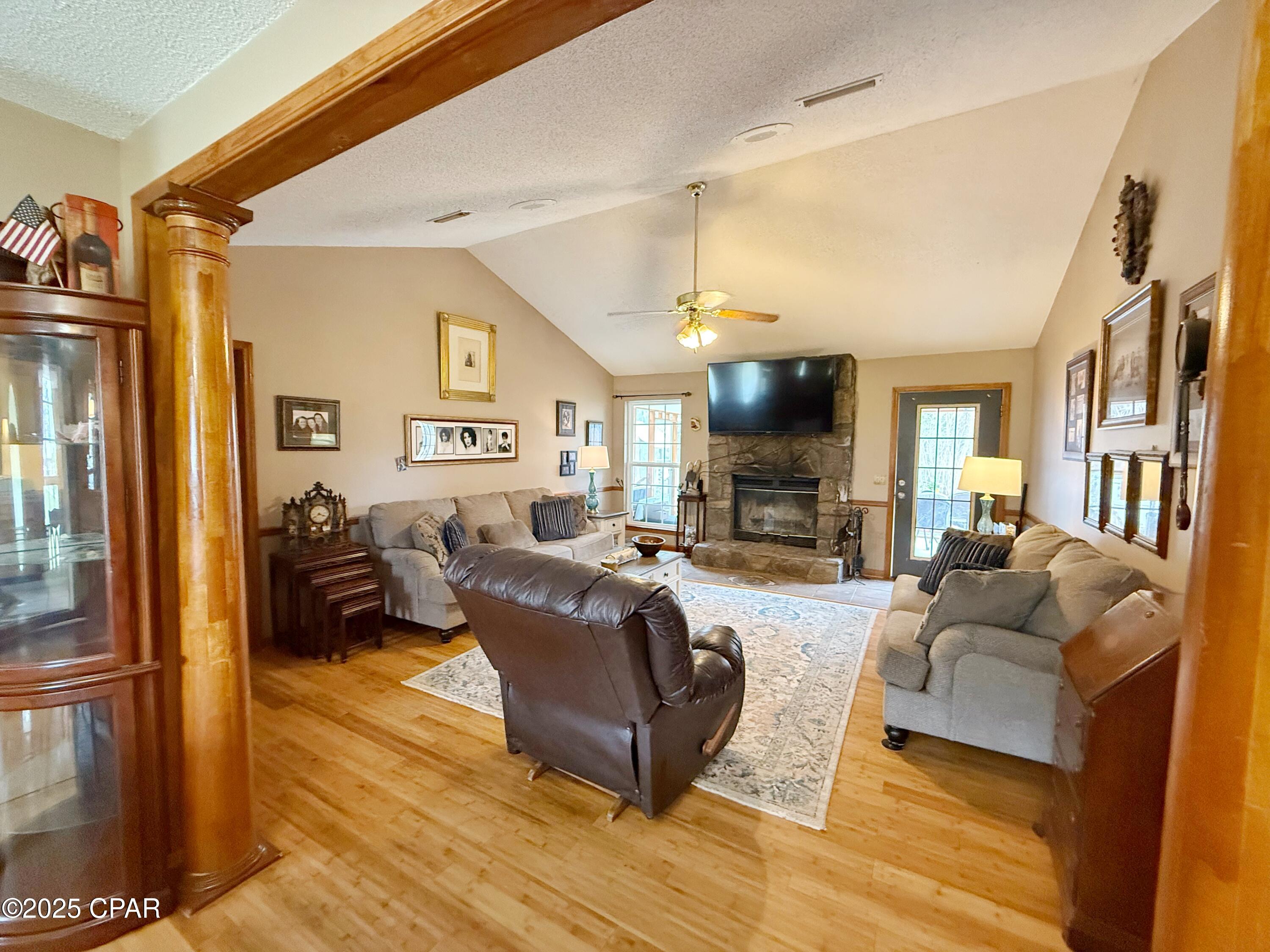 Image 6 For 4651 River Drive