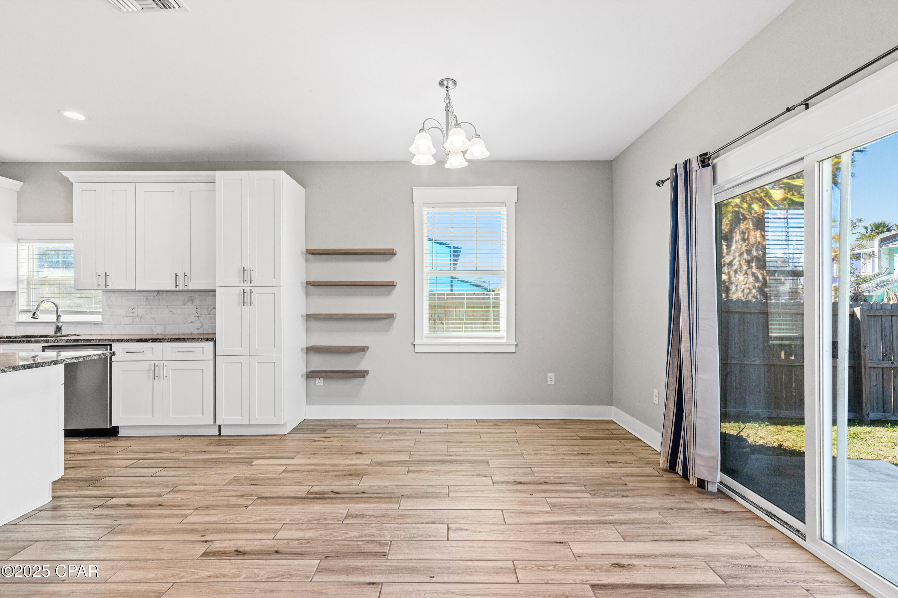 Image 8 For 6222 Pinetree Avenue