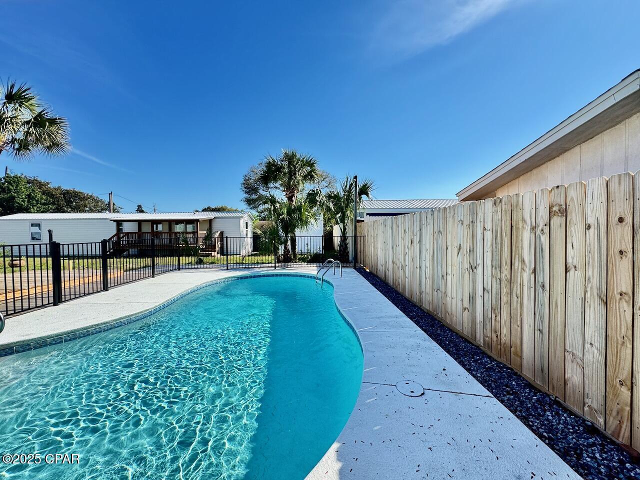 Image 2 For 325 Hibiscus Drive