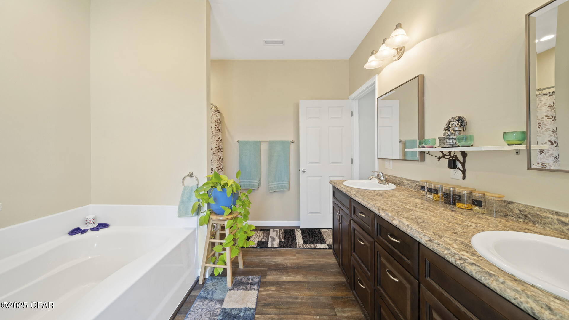 10555 River Alley Road, Youngstown, Florida image 16