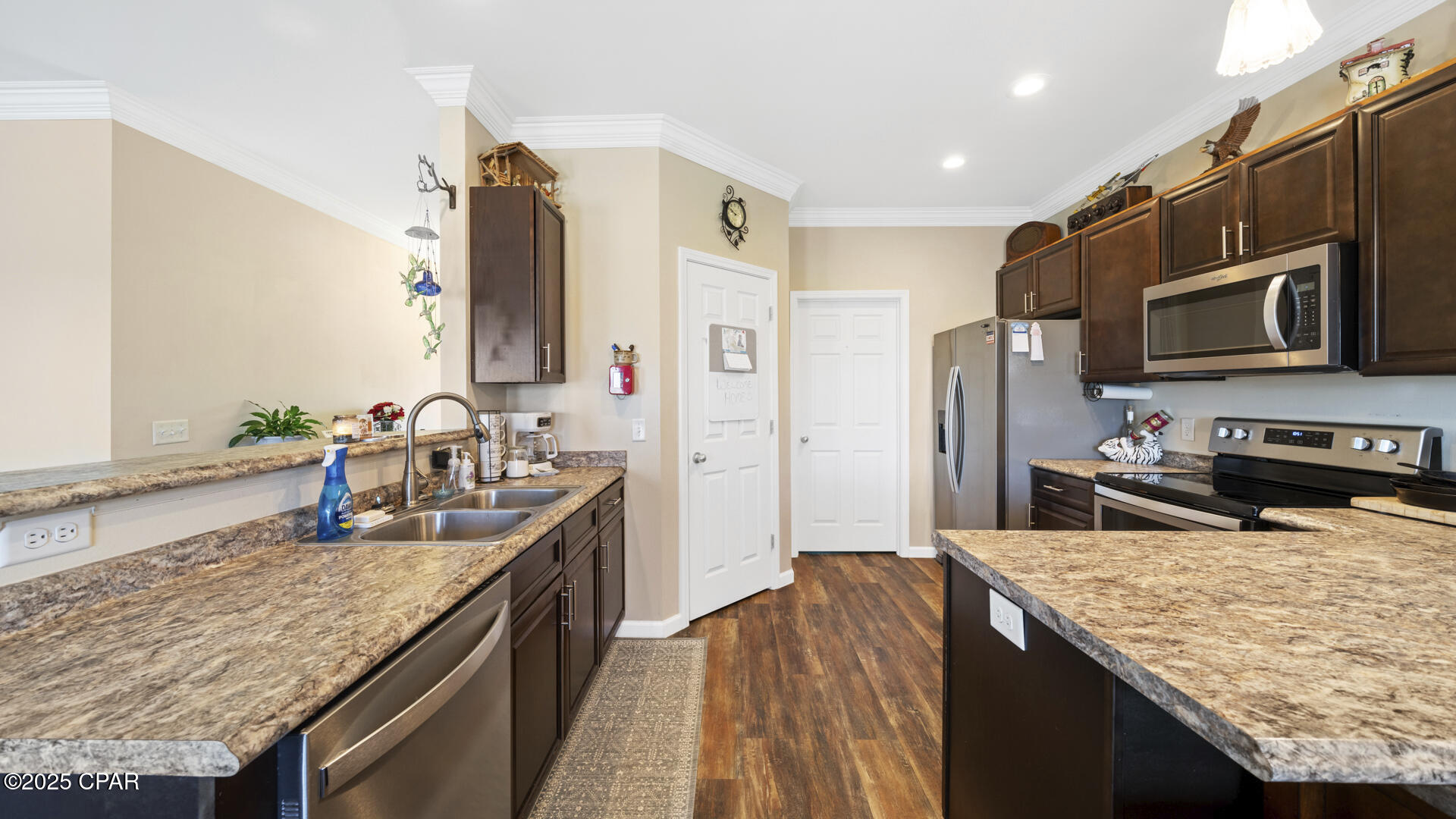 10555 River Alley Road, Youngstown, Florida image 6