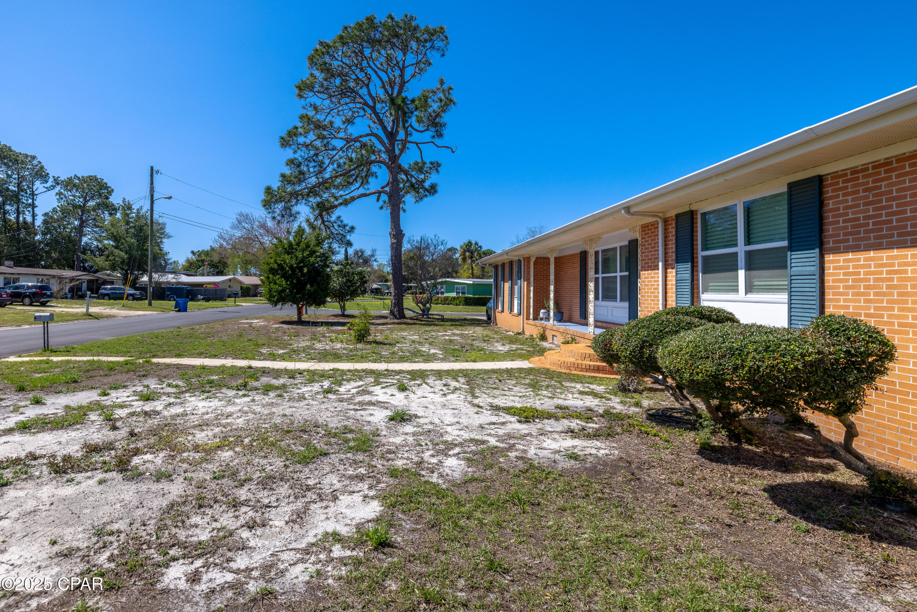 Image 3 For 301 Greenwood Drive