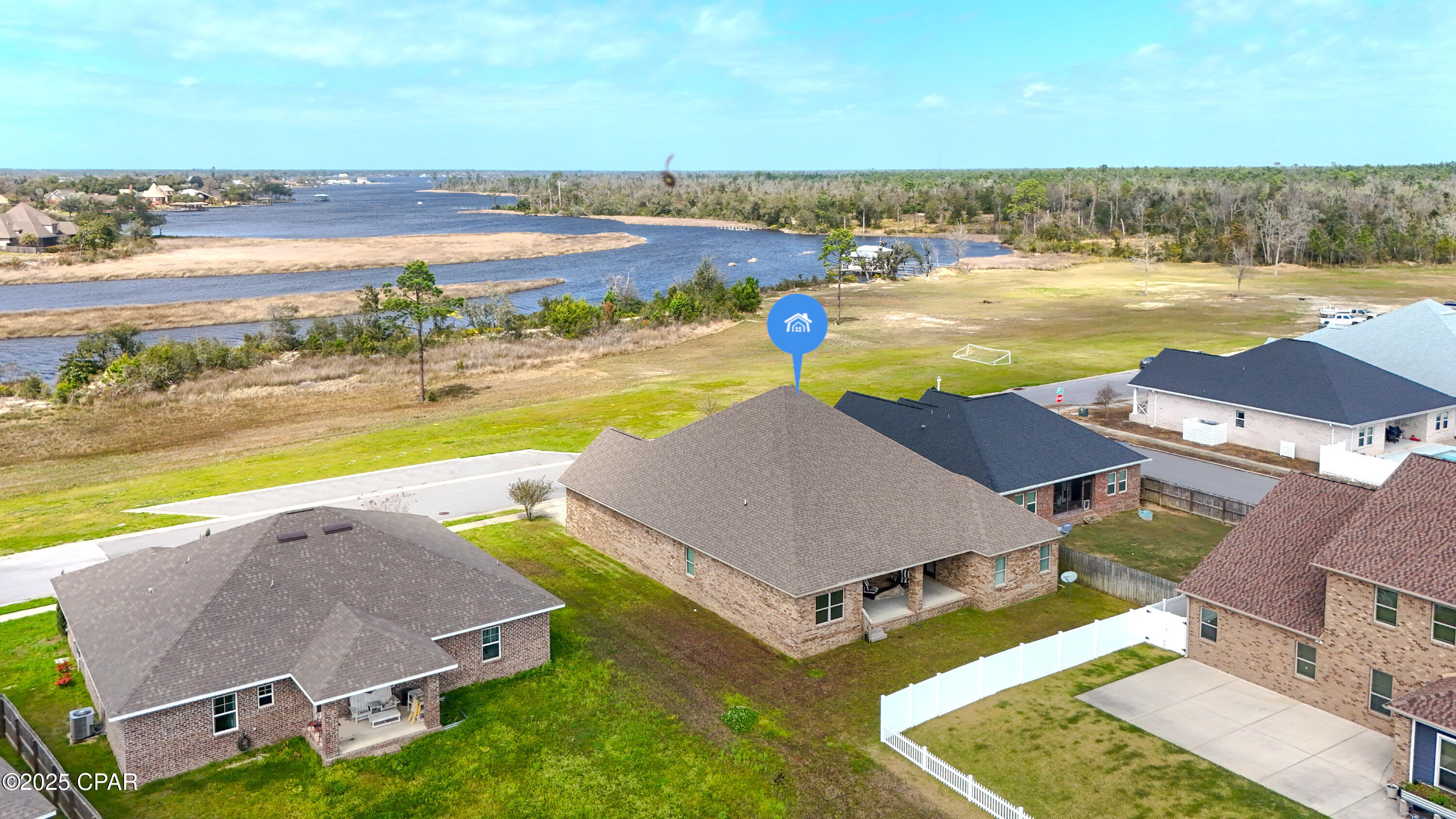 Image 7 For 221 Shoreview Drive
