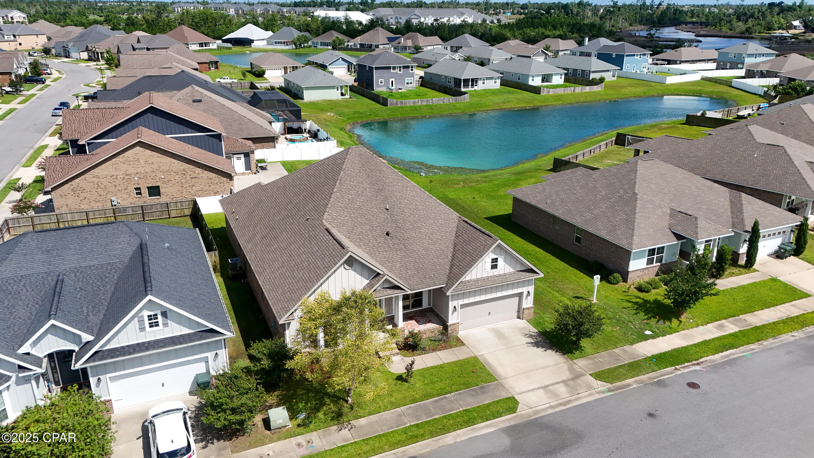 Image 7 For 221 Shoreview Drive