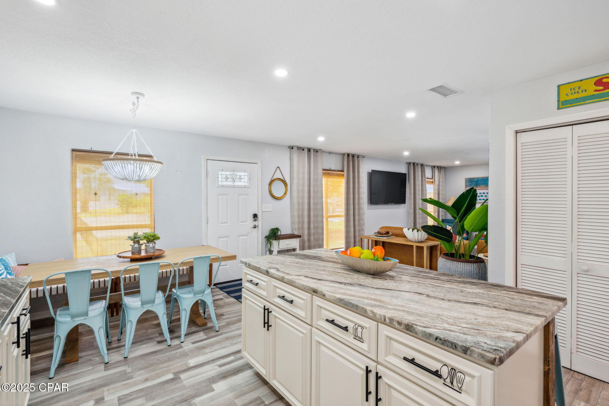 Image 10 For 216 San Vincente Street