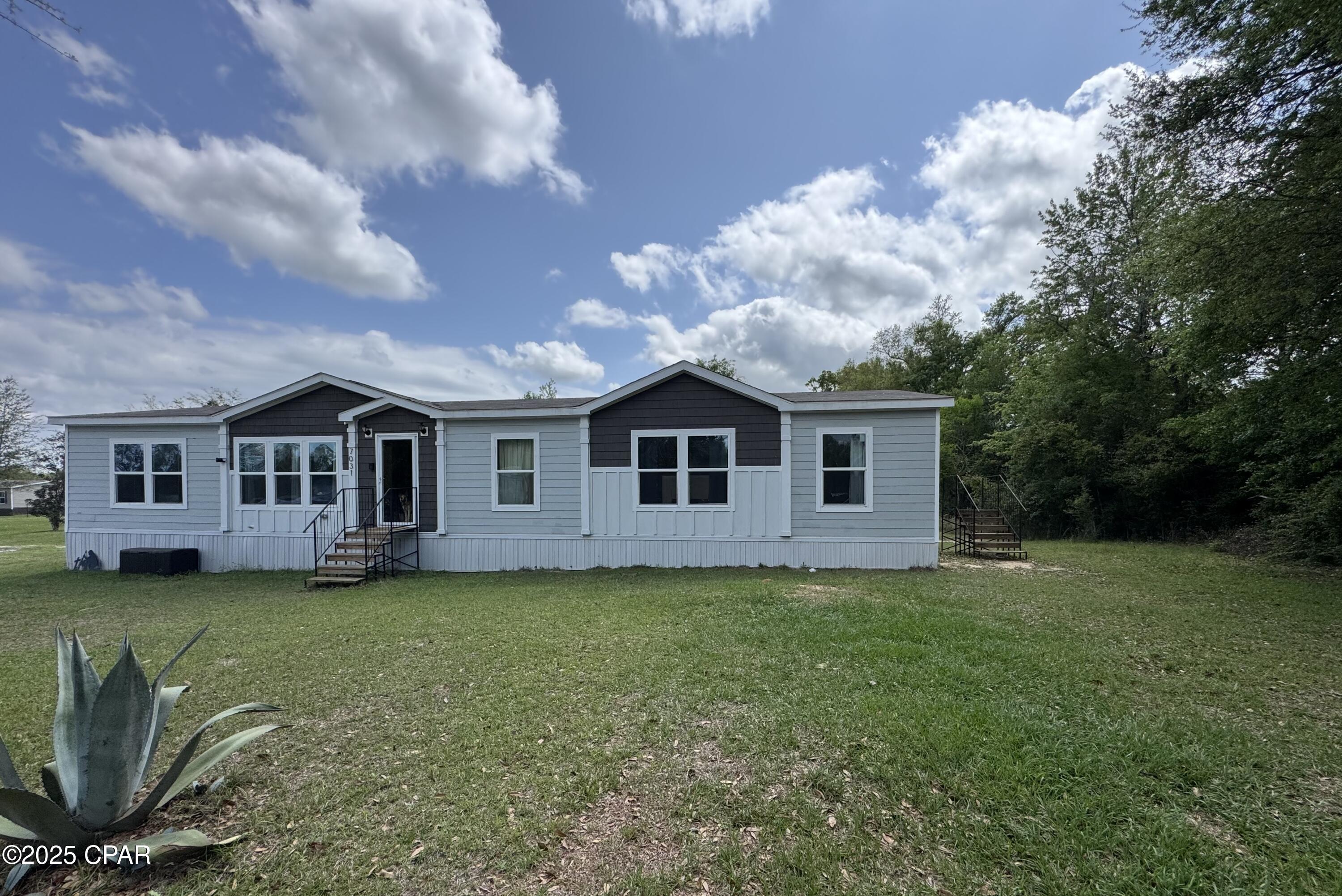 7031 Hamilton Road, Grand Ridge, Florida image 21