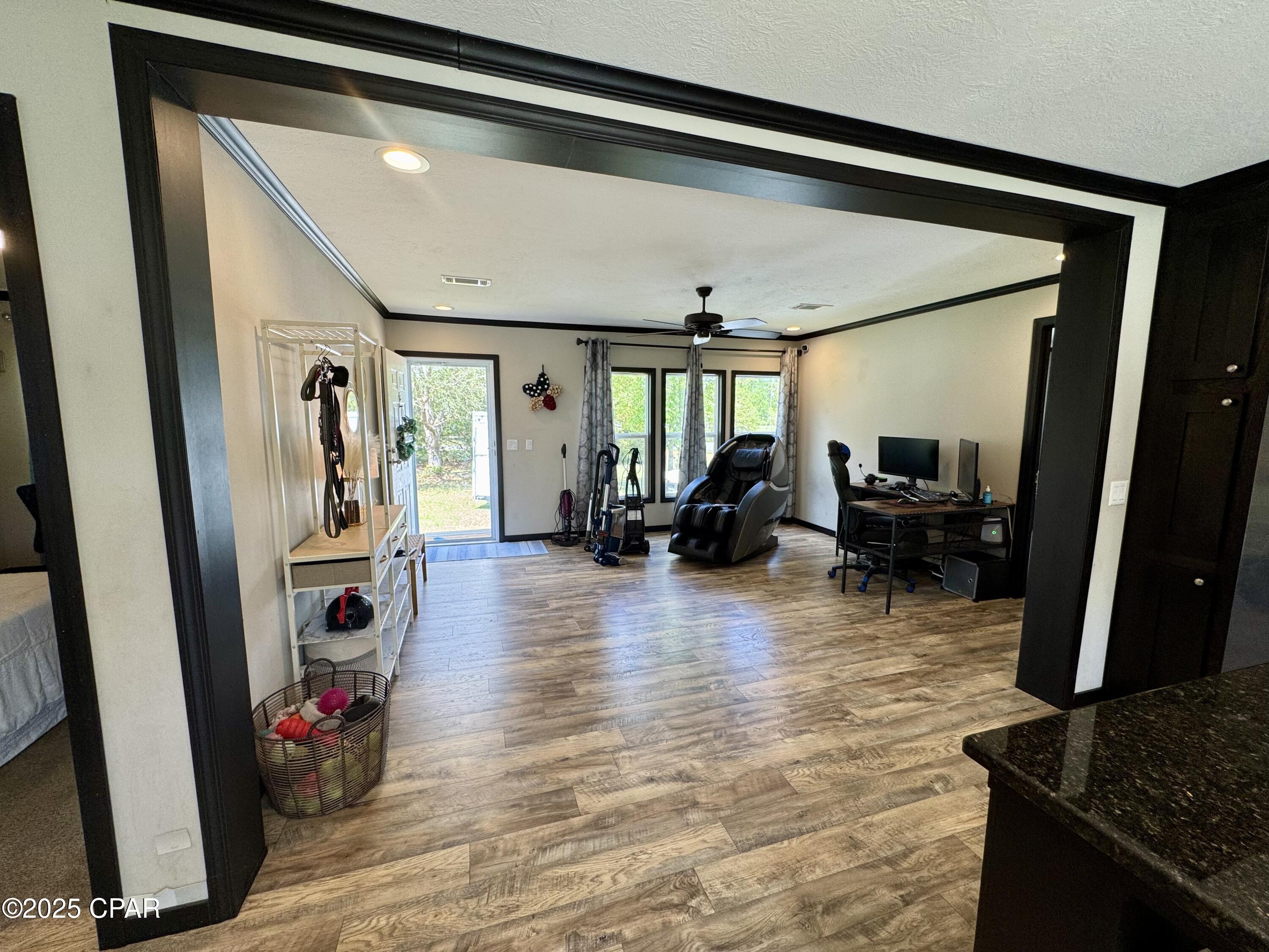 7031 Hamilton Road, Grand Ridge, Florida image 6