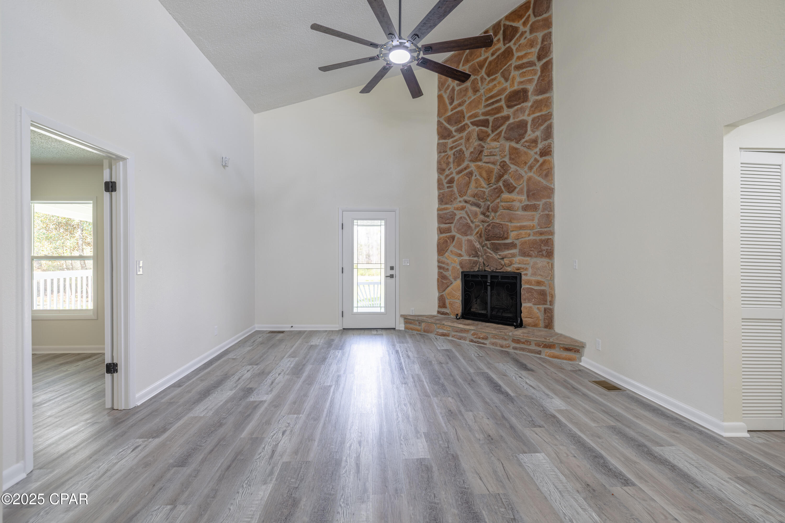 Image 11 For 976 Daniel Drive
