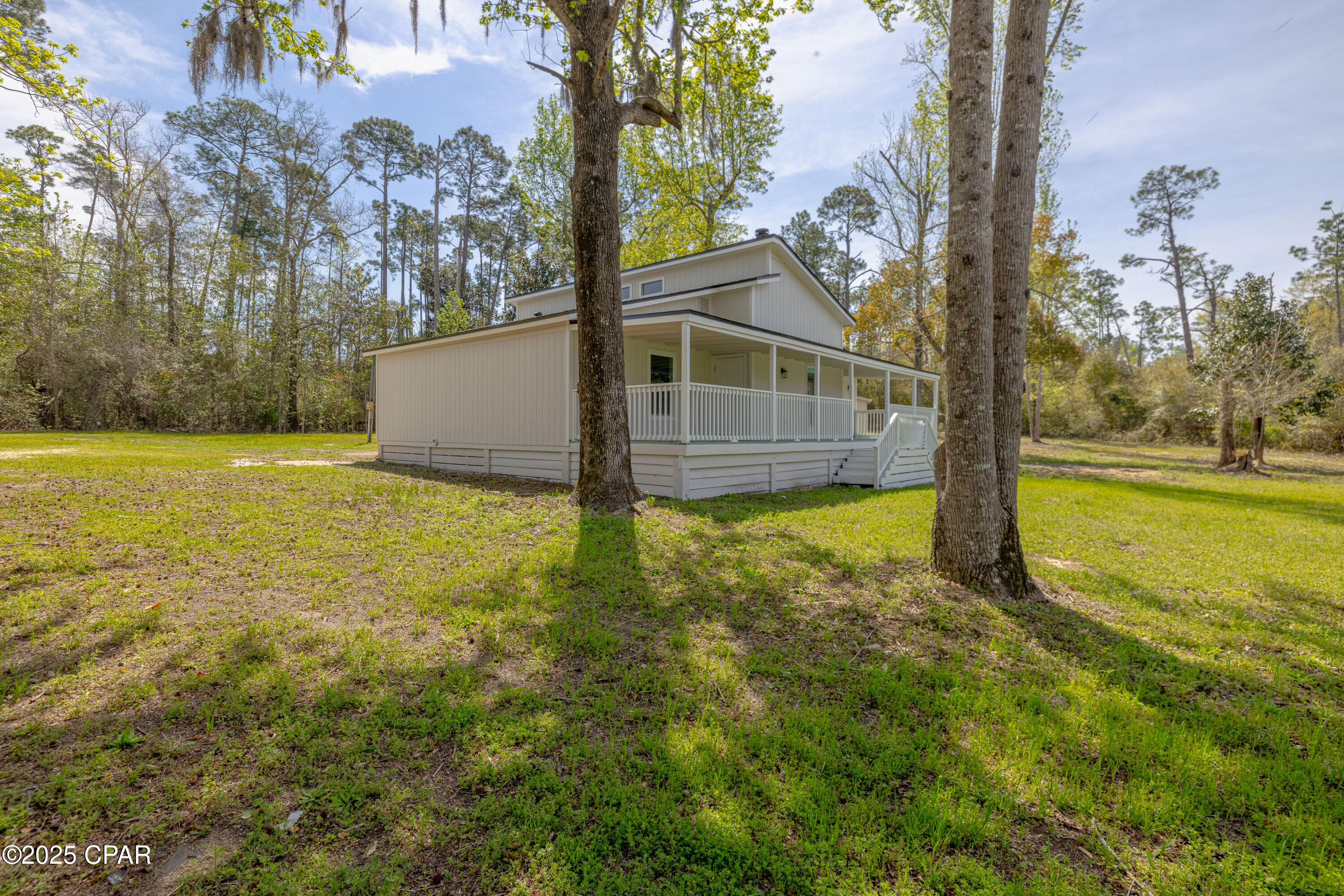 976 Daniel Drive, Alford, Florida image 3