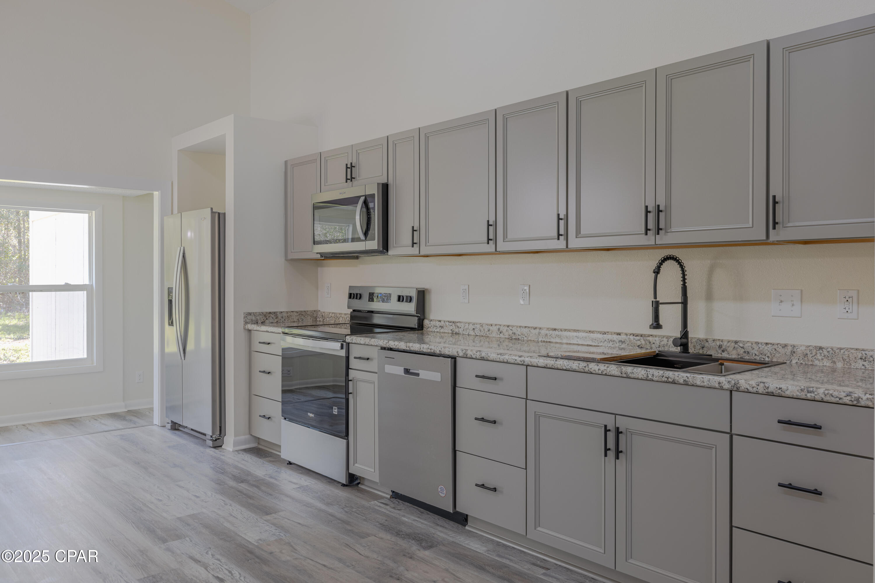 976 Daniel Drive, Alford, Florida image 5