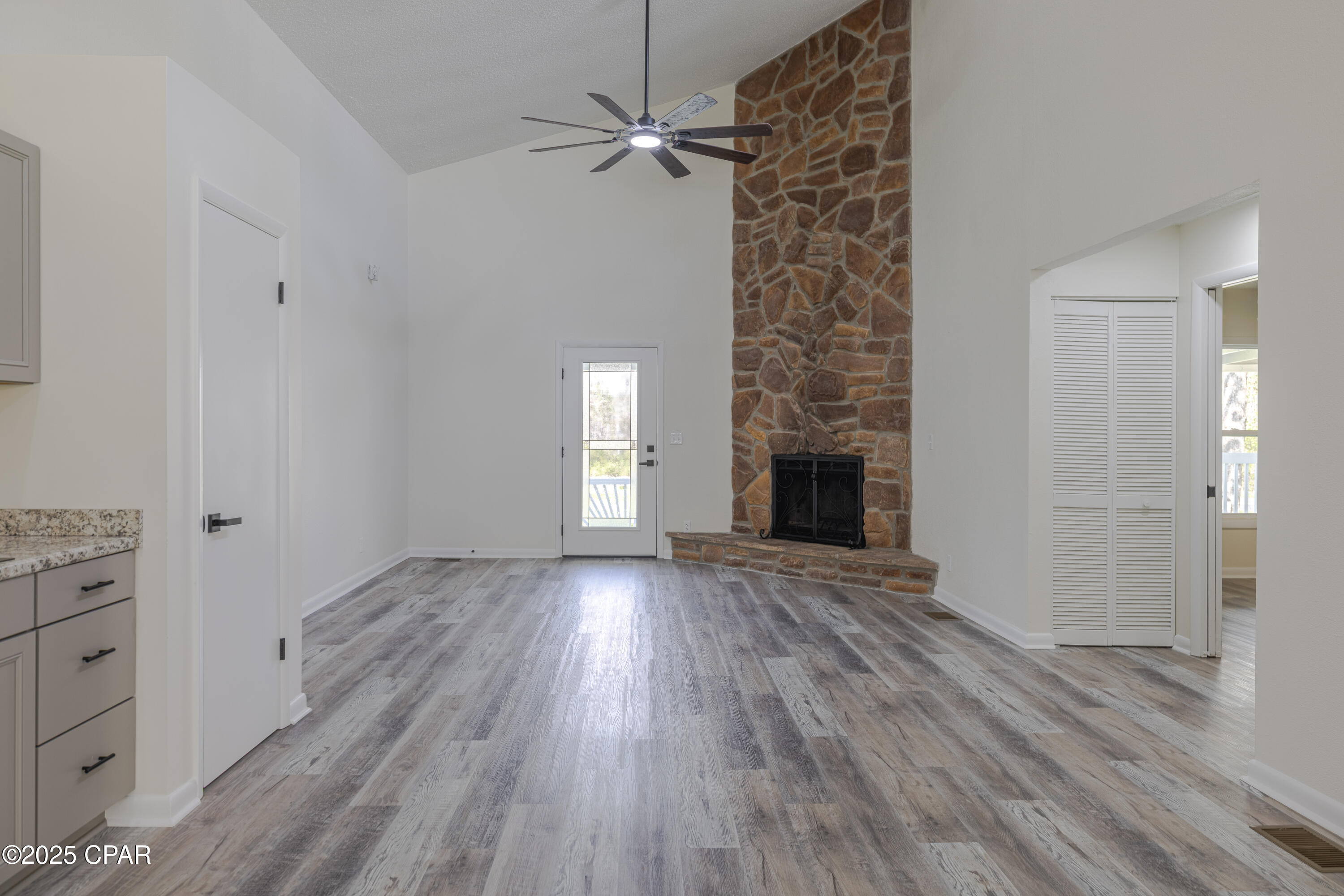 Image 6 For 976 Daniel Drive