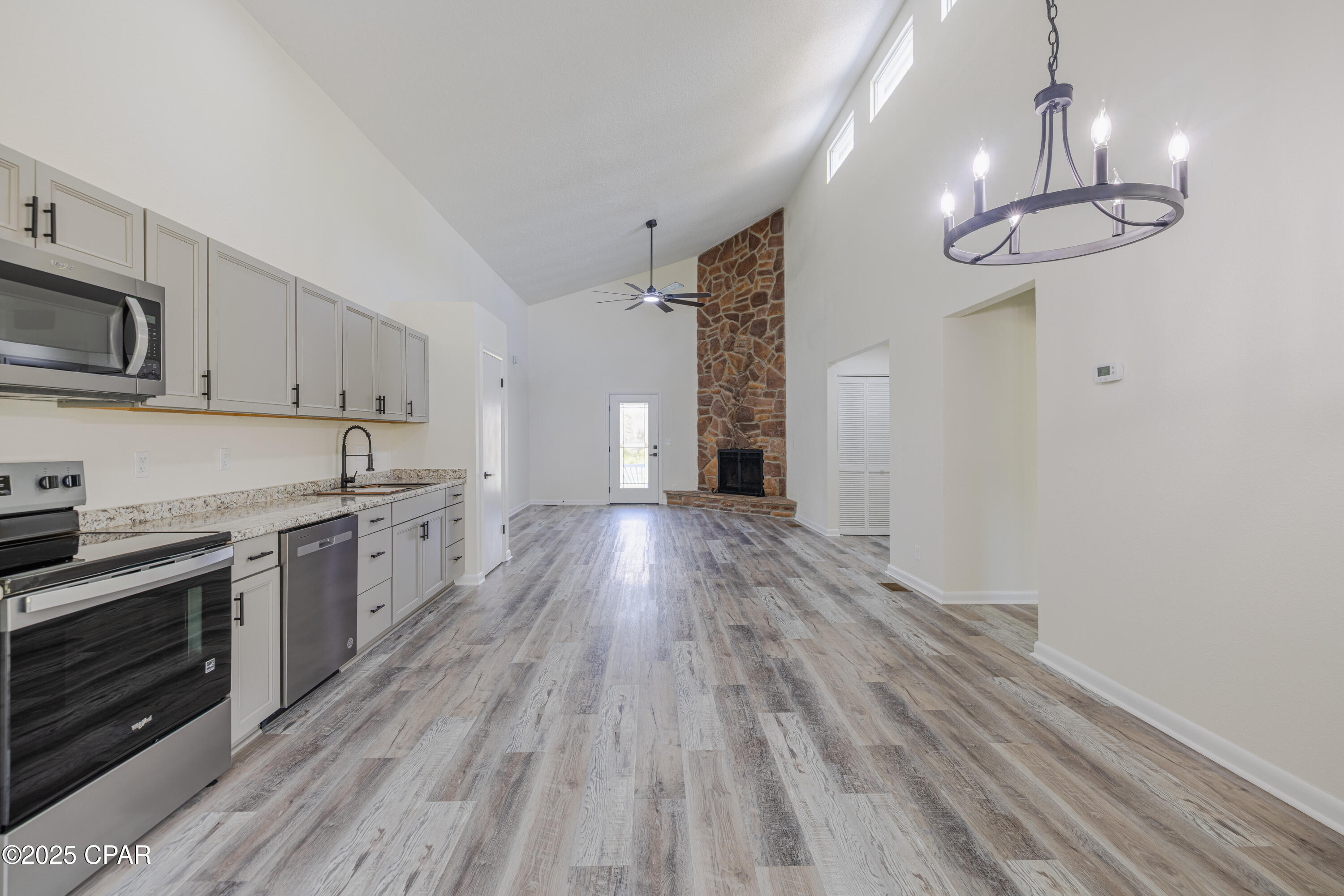Image 7 For 976 Daniel Drive
