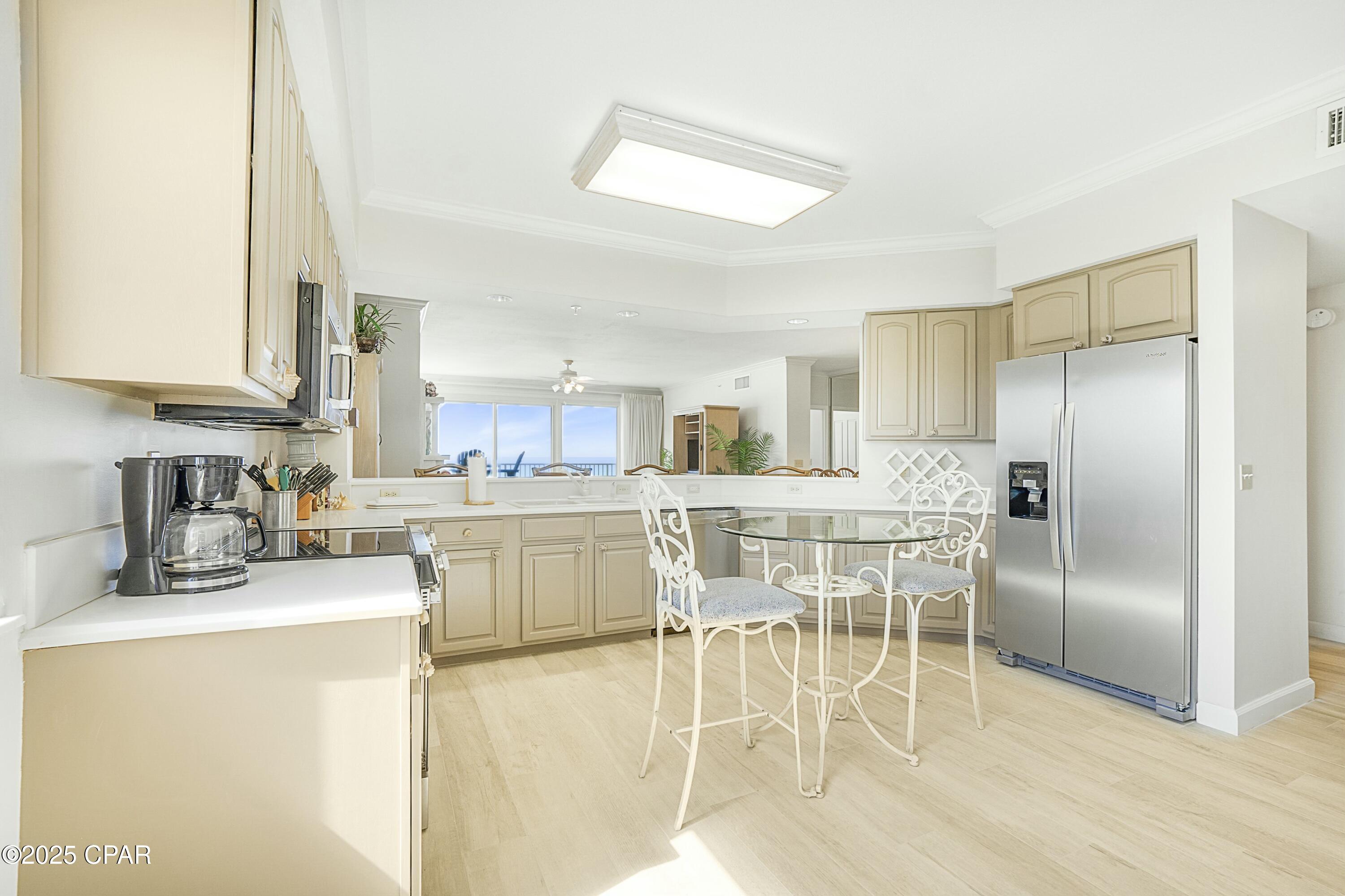 Image 5 For 8601 Surf Drive 1e