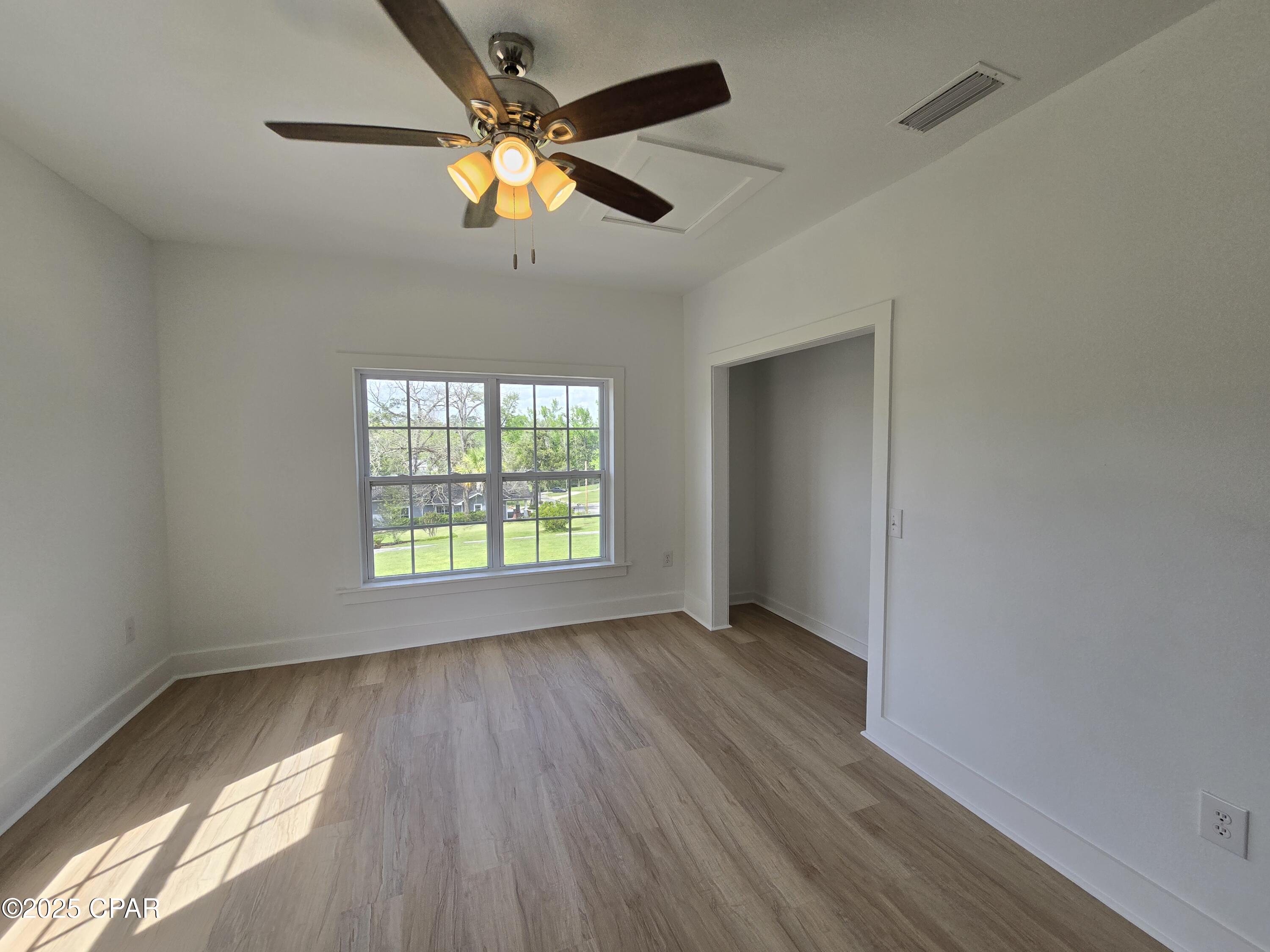 Listing photo id 27 for 2939 Caledonia Street