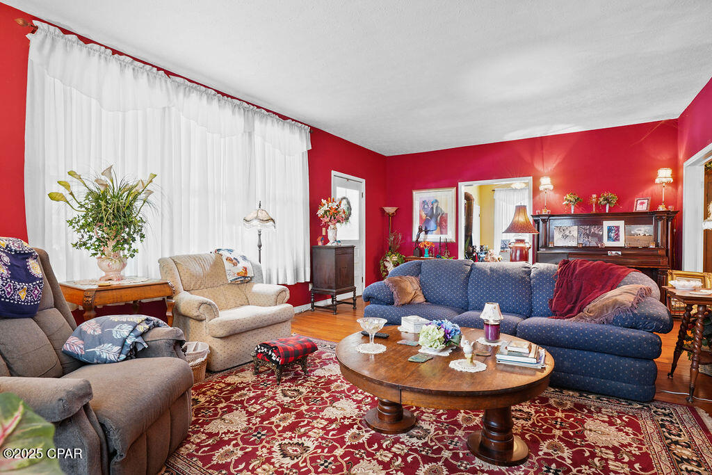 Image 4 For 1324 Coggin Avenue