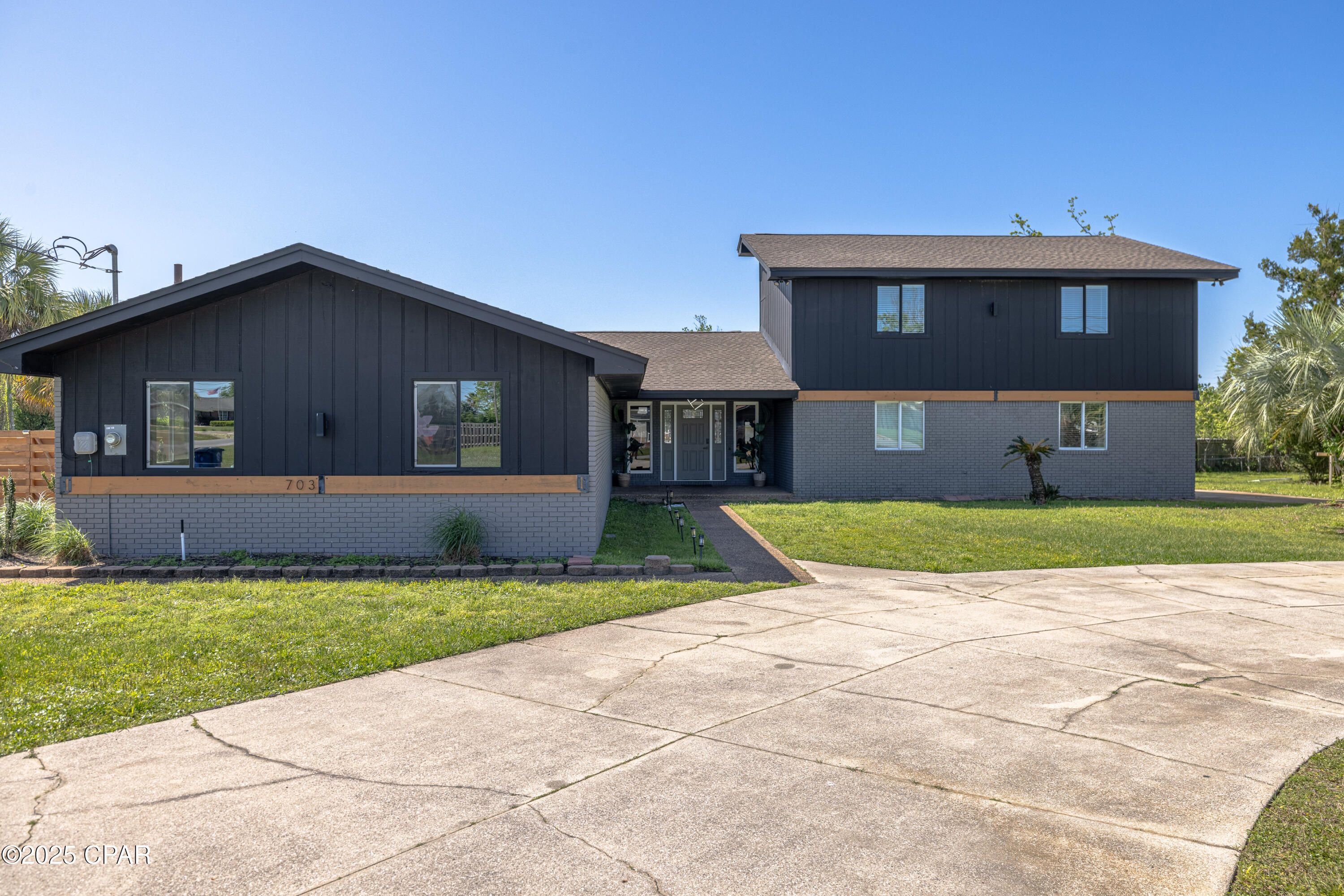 Image 1 For 703 Huntingdon Road