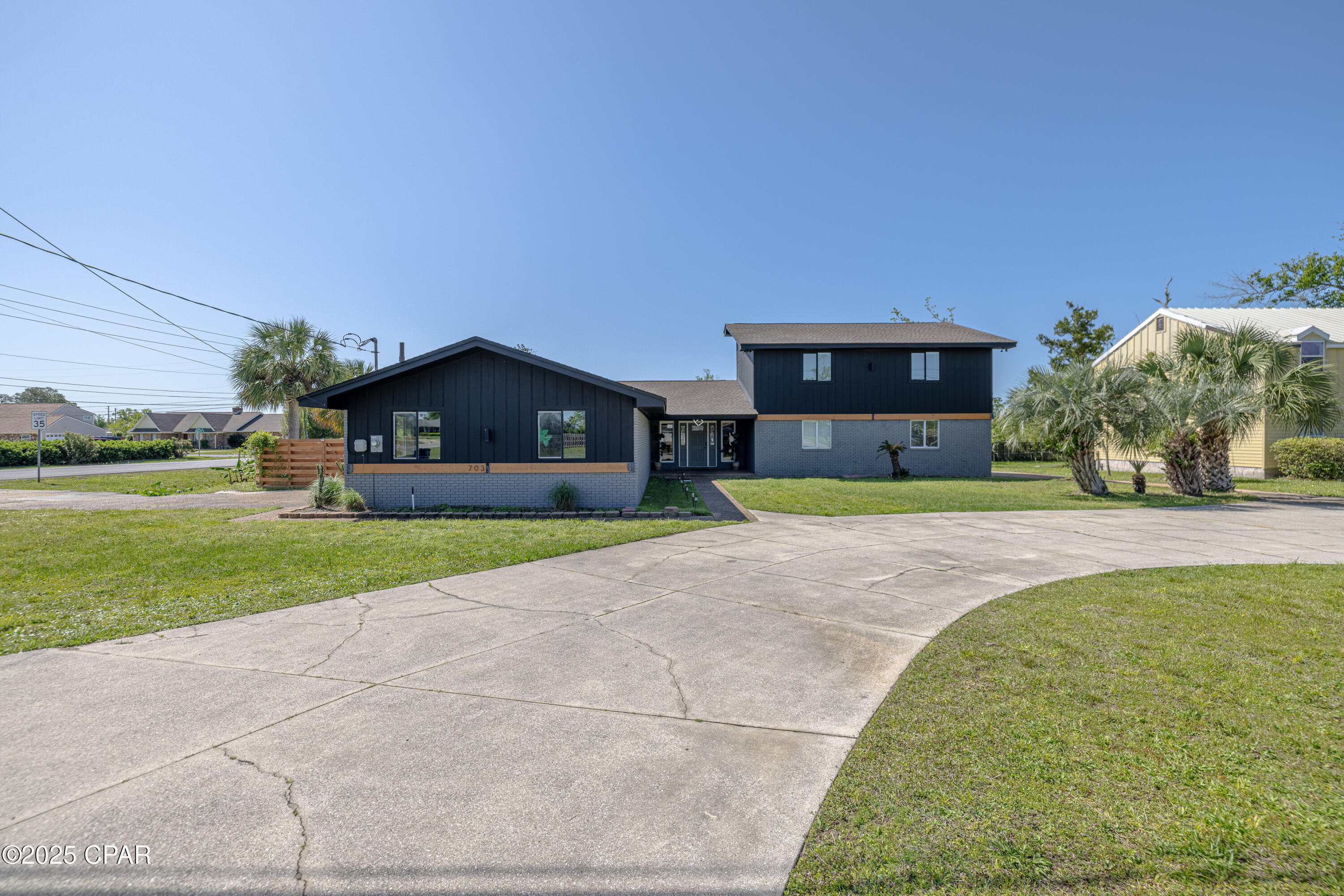 Image 2 For 703 Huntingdon Road