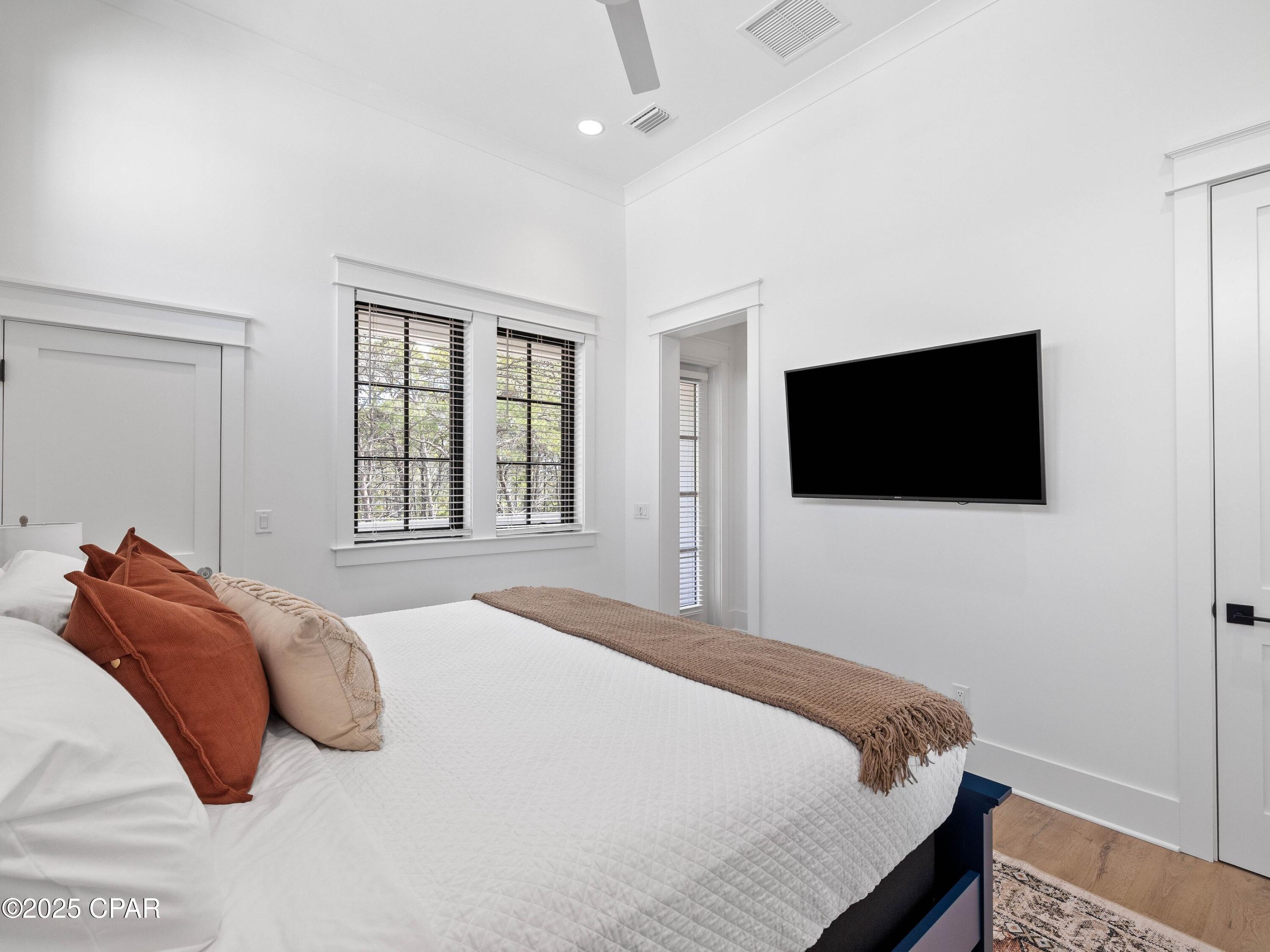 Listing photo id 37 for 42 Grande Pointe Circle
