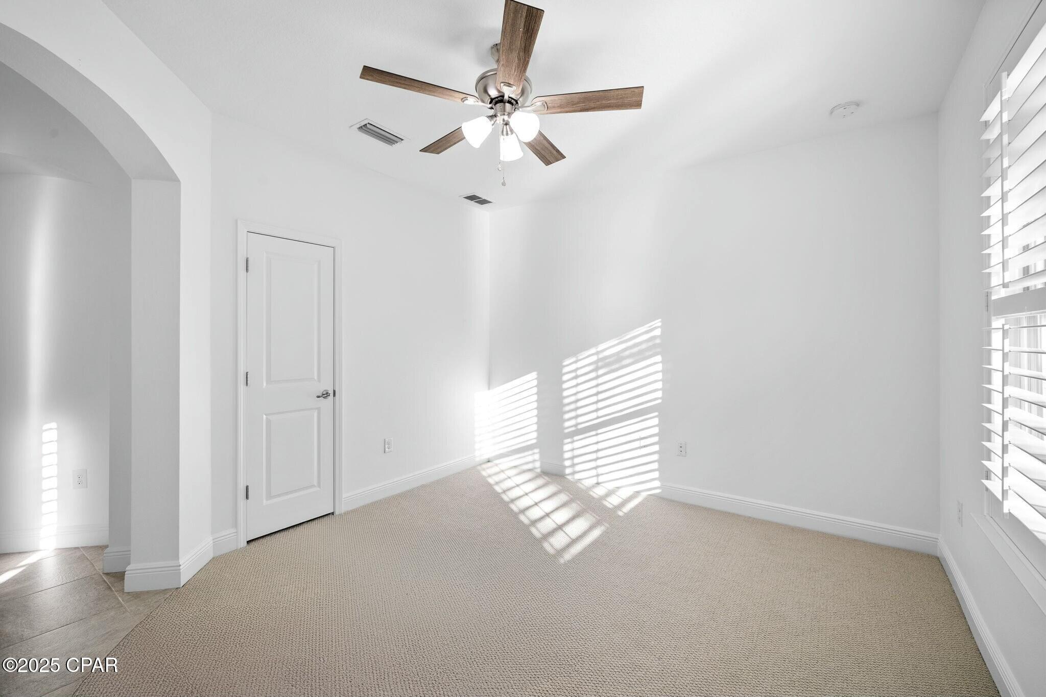 Listing photo id 32 for 306 Symphony Way