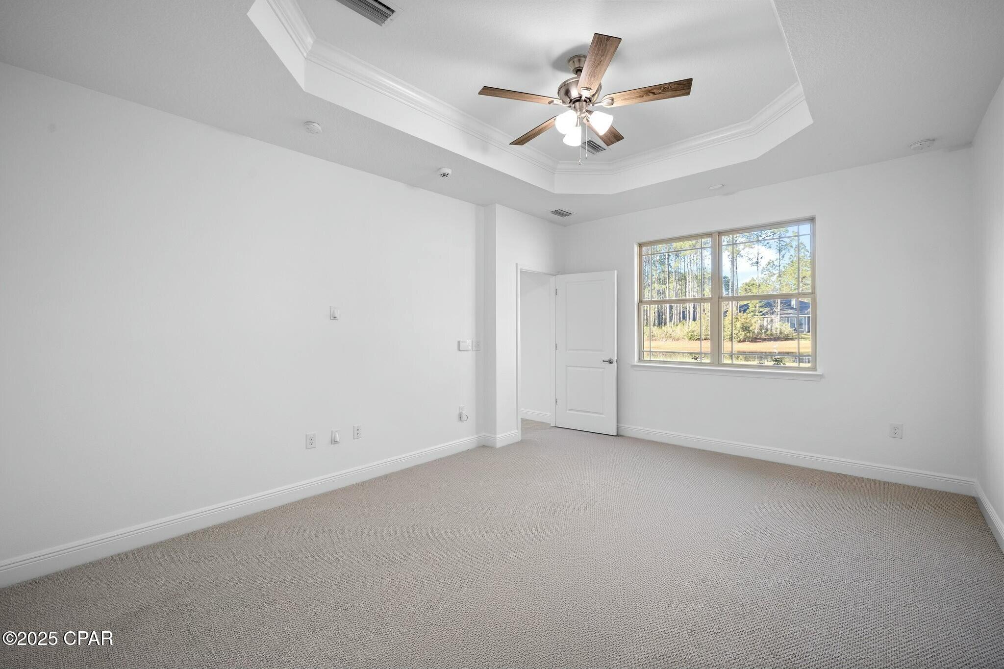 Listing photo id 52 for 306 Symphony Way