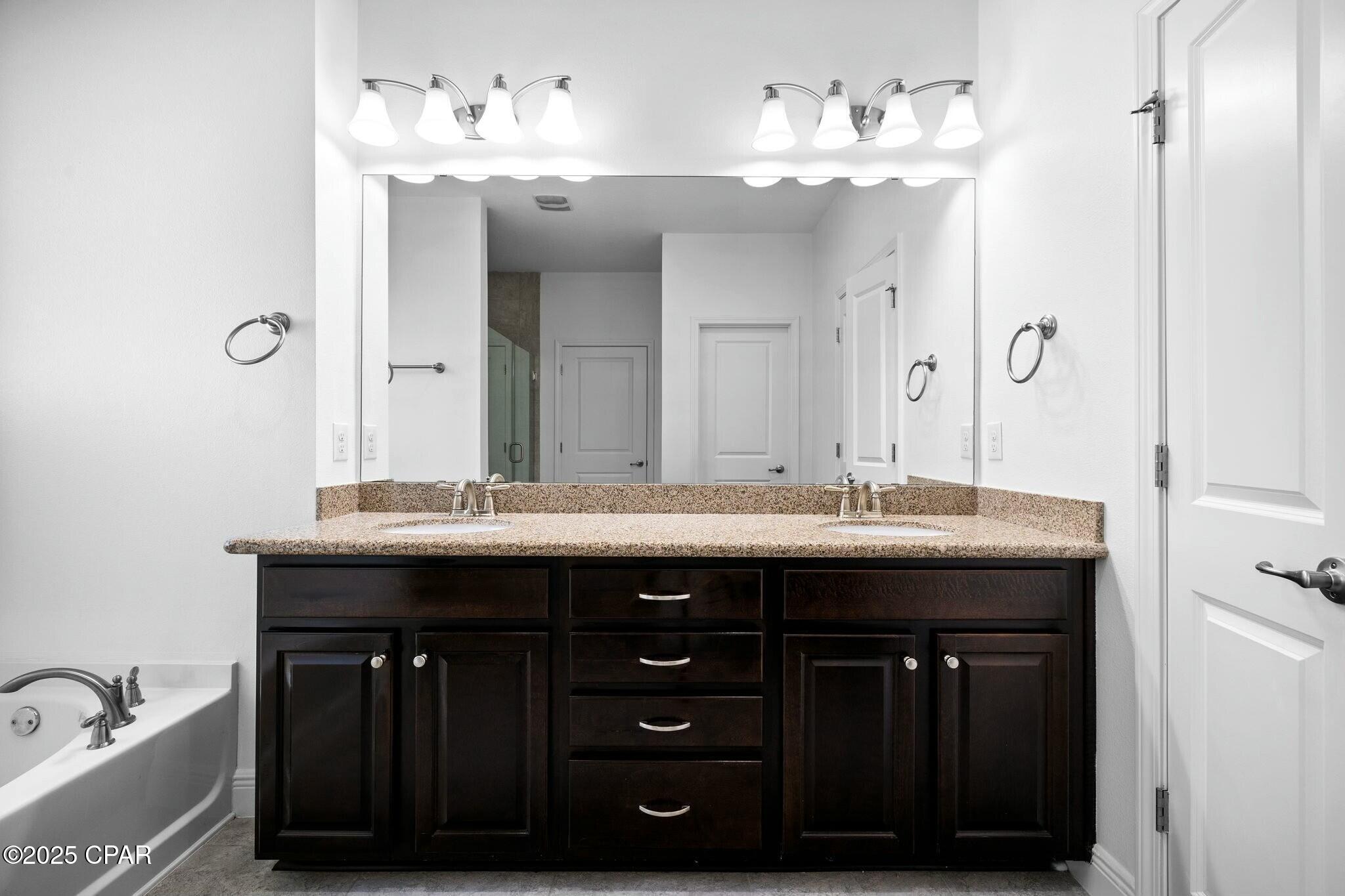 Listing photo id 54 for 306 Symphony Way