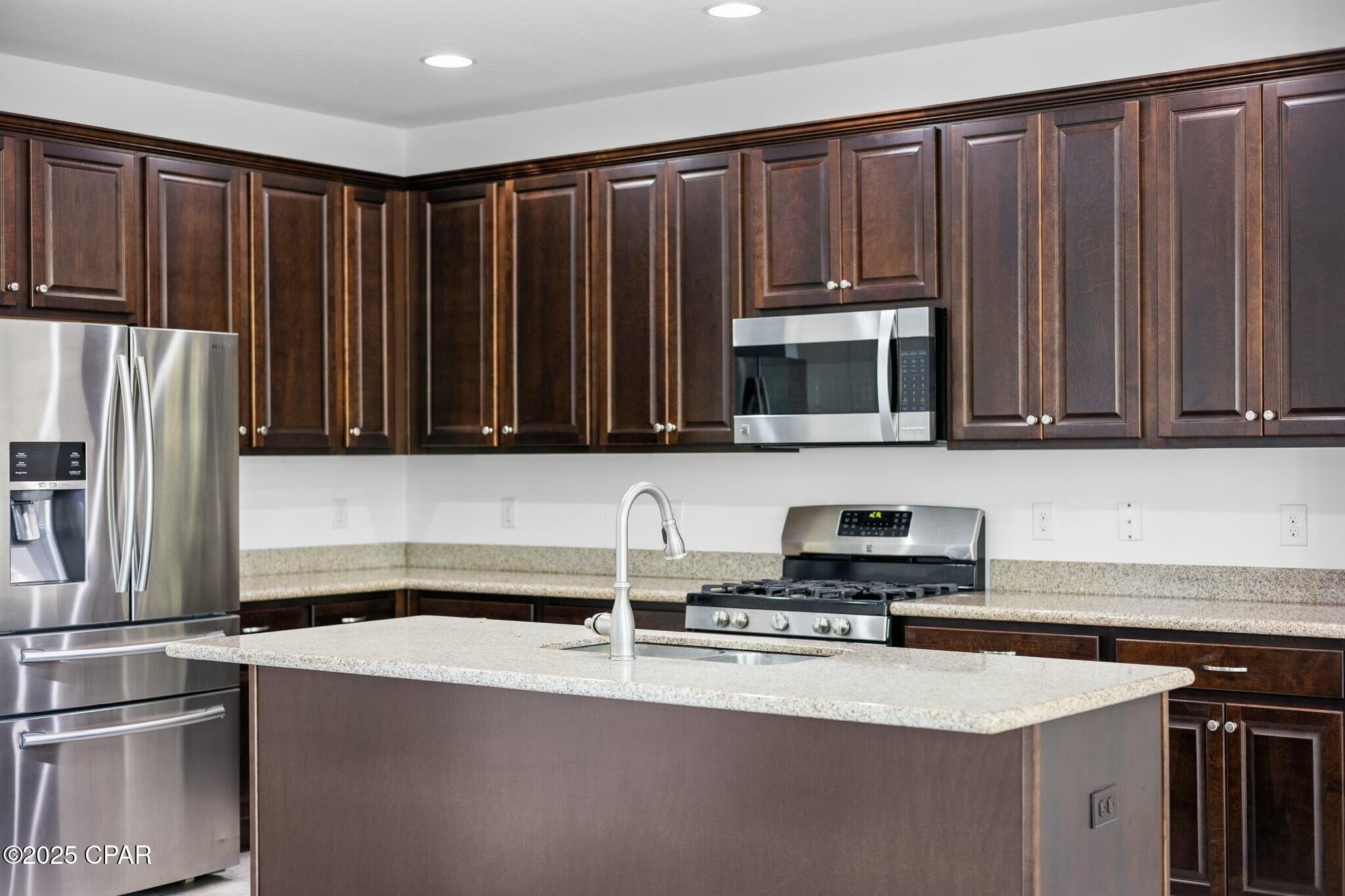 Listing photo id 67 for 306 Symphony Way