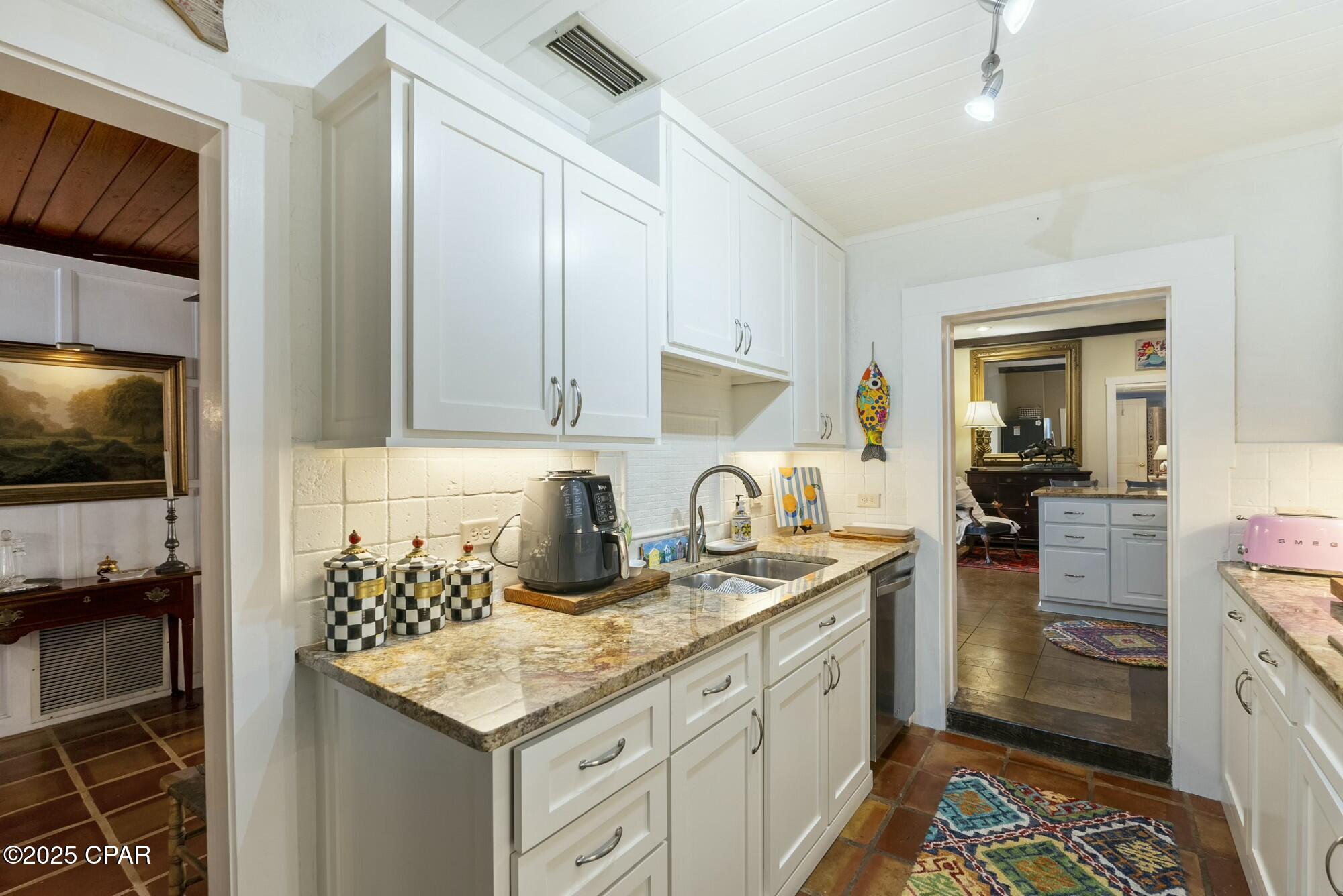 Listing photo id 30 for 20304 Front Beach Road