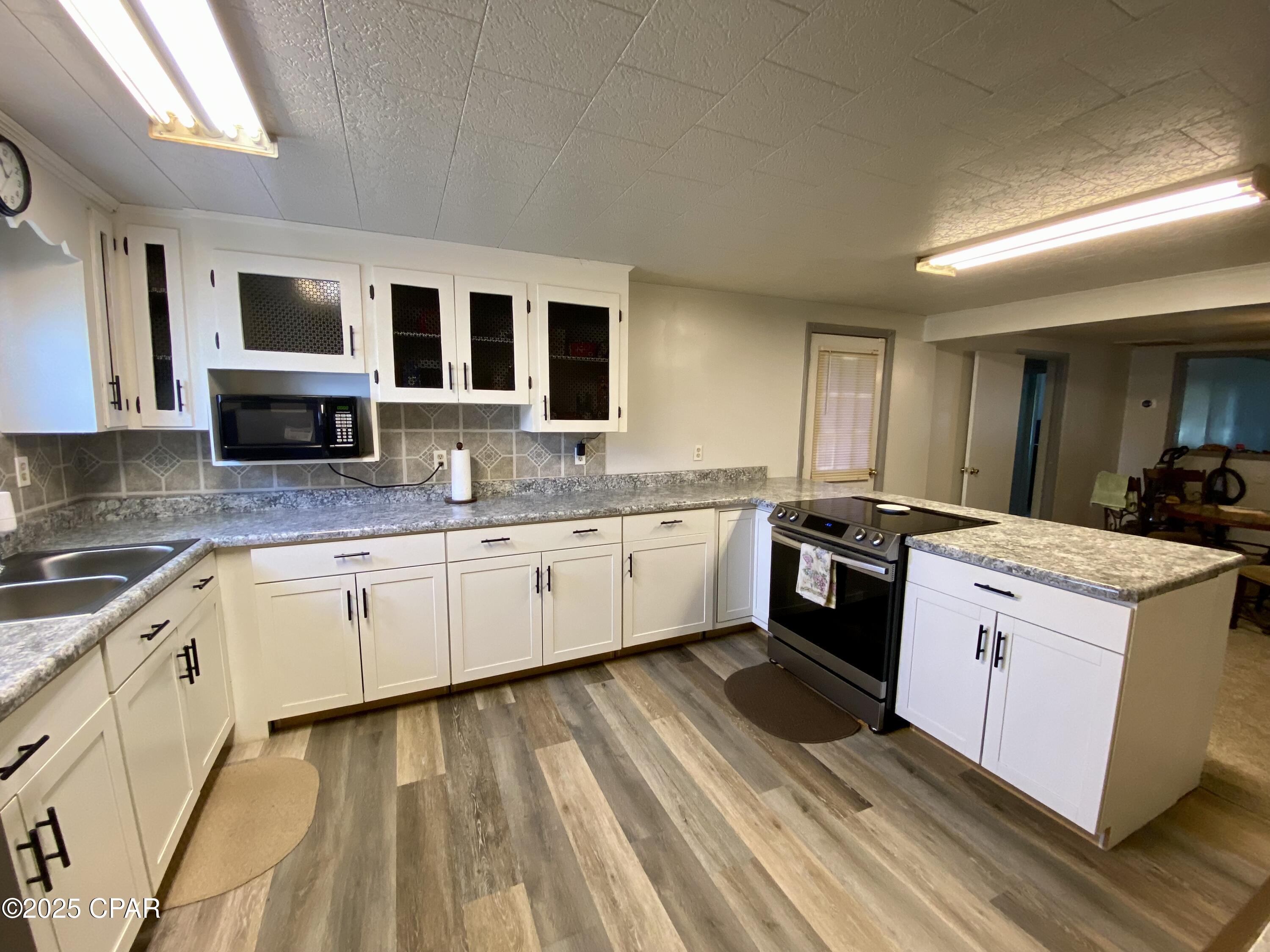 6913 Broadway Street, Grand Ridge, Florida image 10