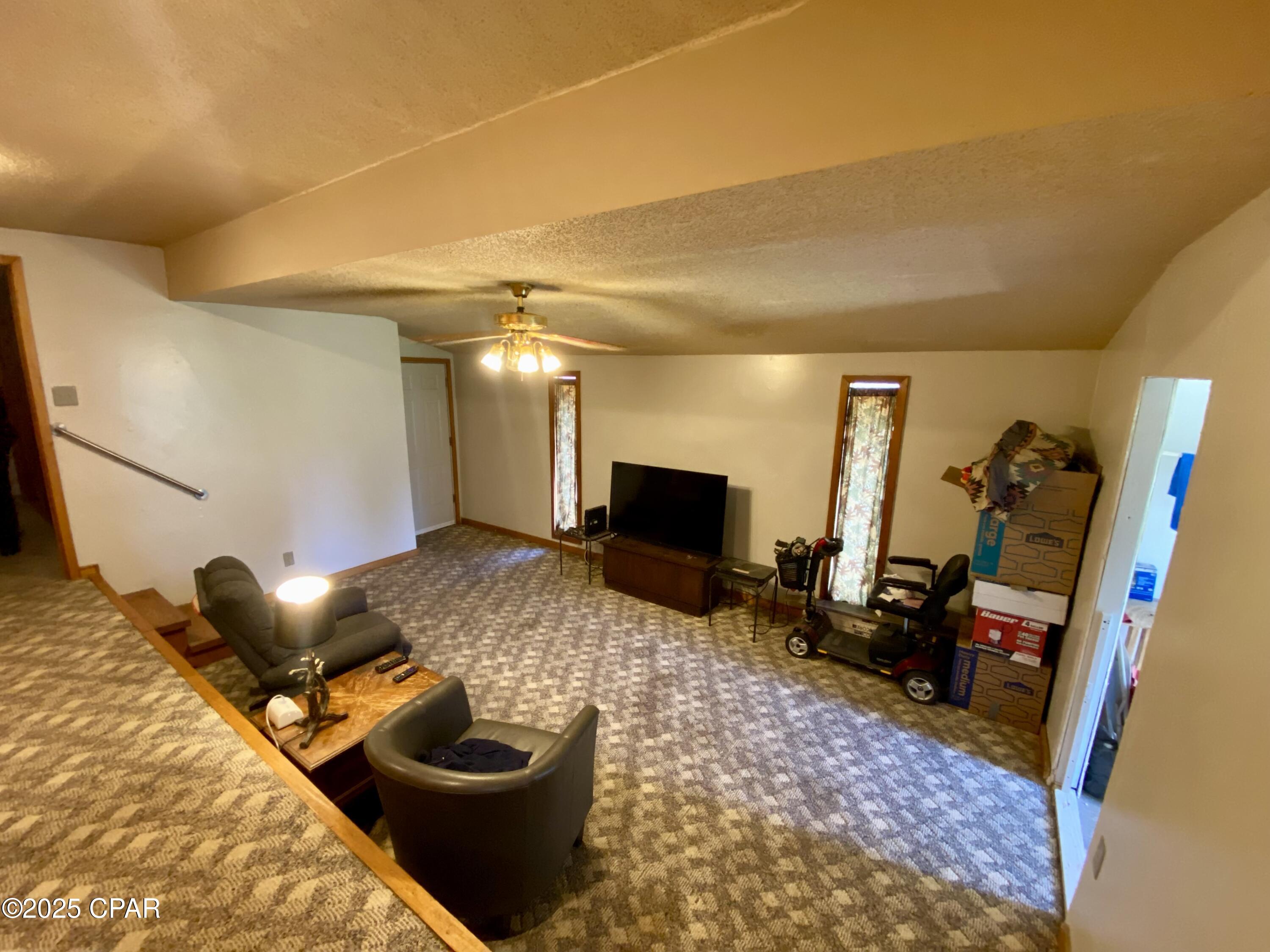 6913 Broadway Street, Grand Ridge, Florida image 12