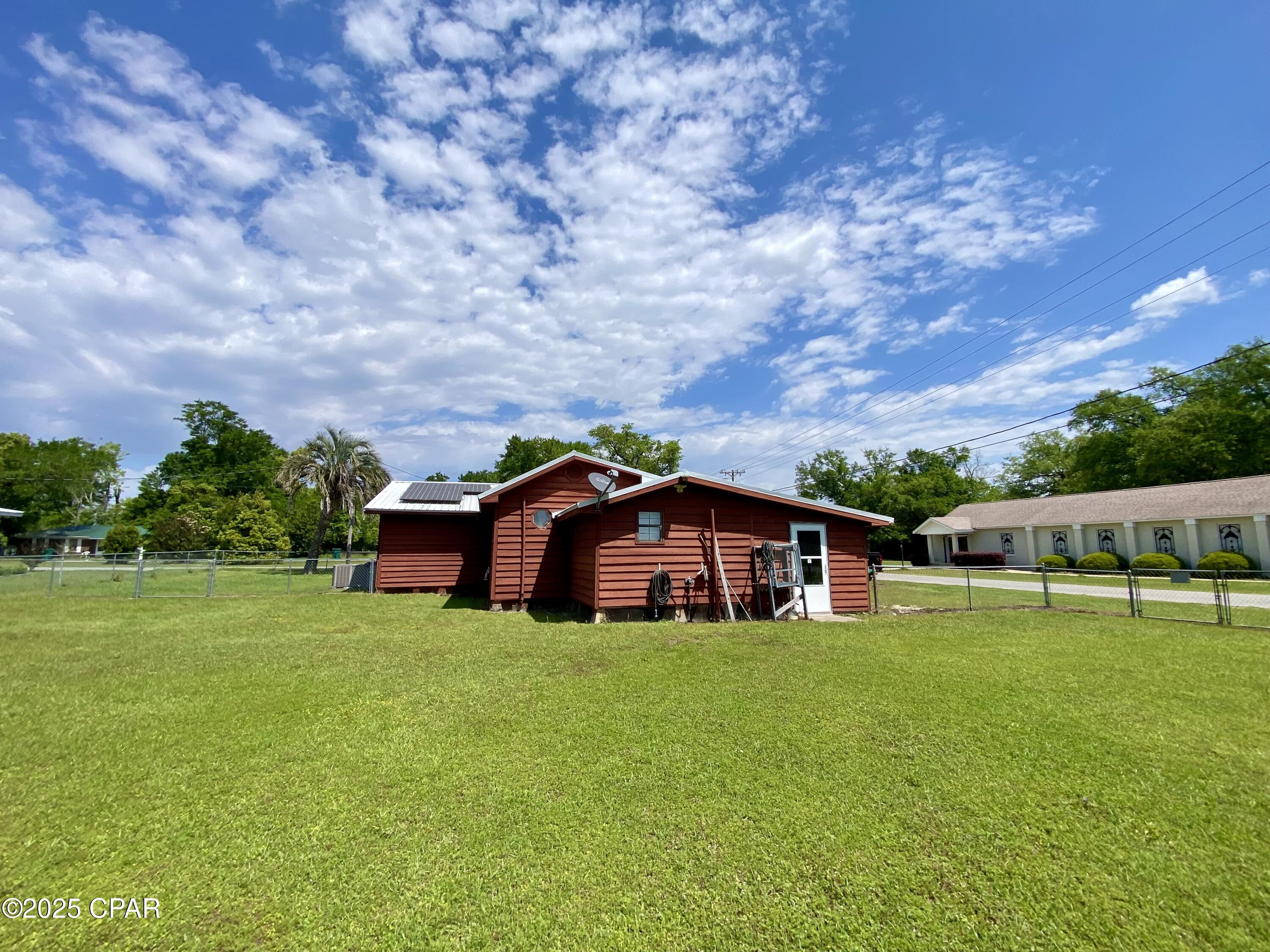 6913 Broadway Street, Grand Ridge, Florida image 19