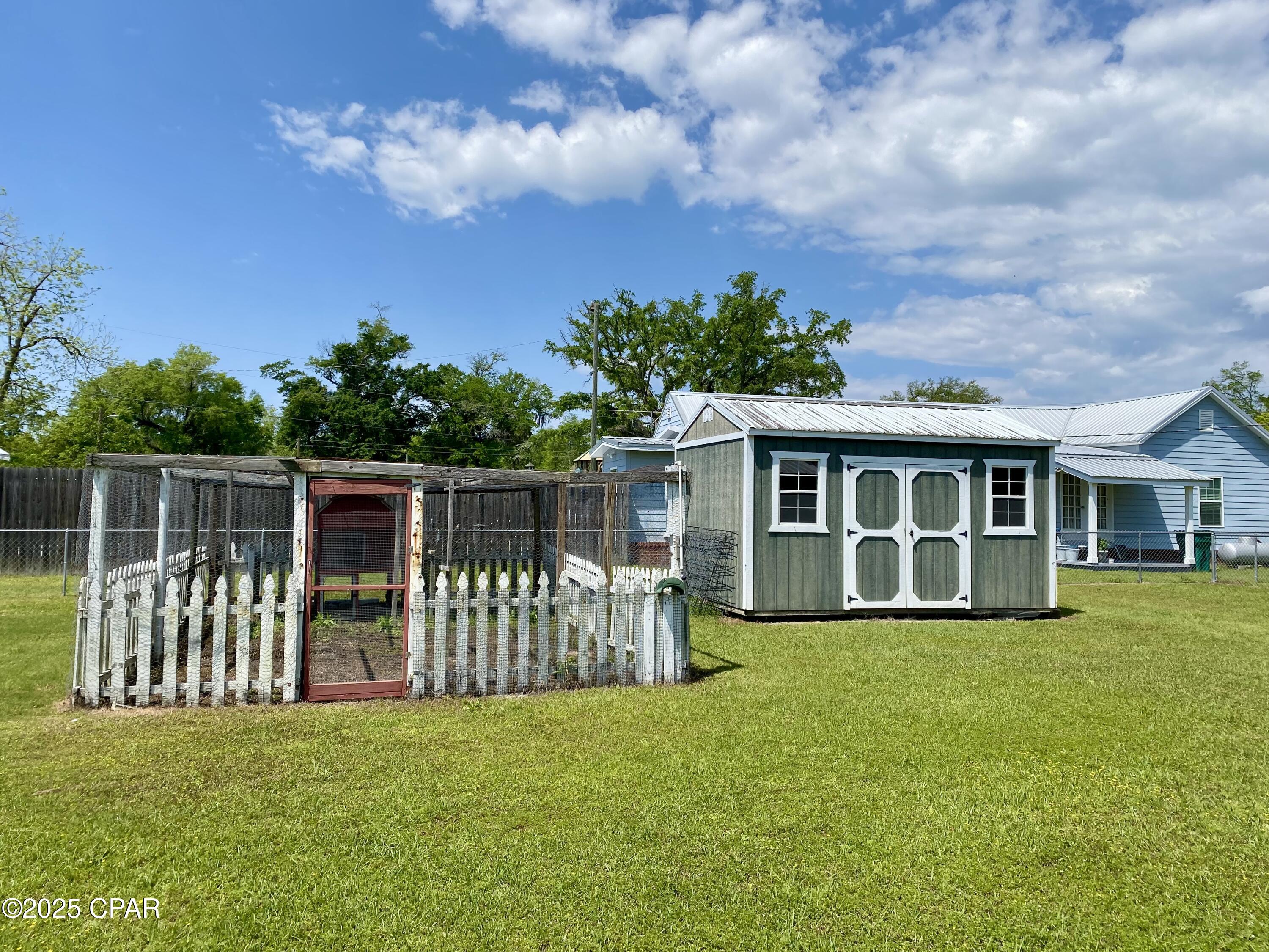 6913 Broadway Street, Grand Ridge, Florida image 22